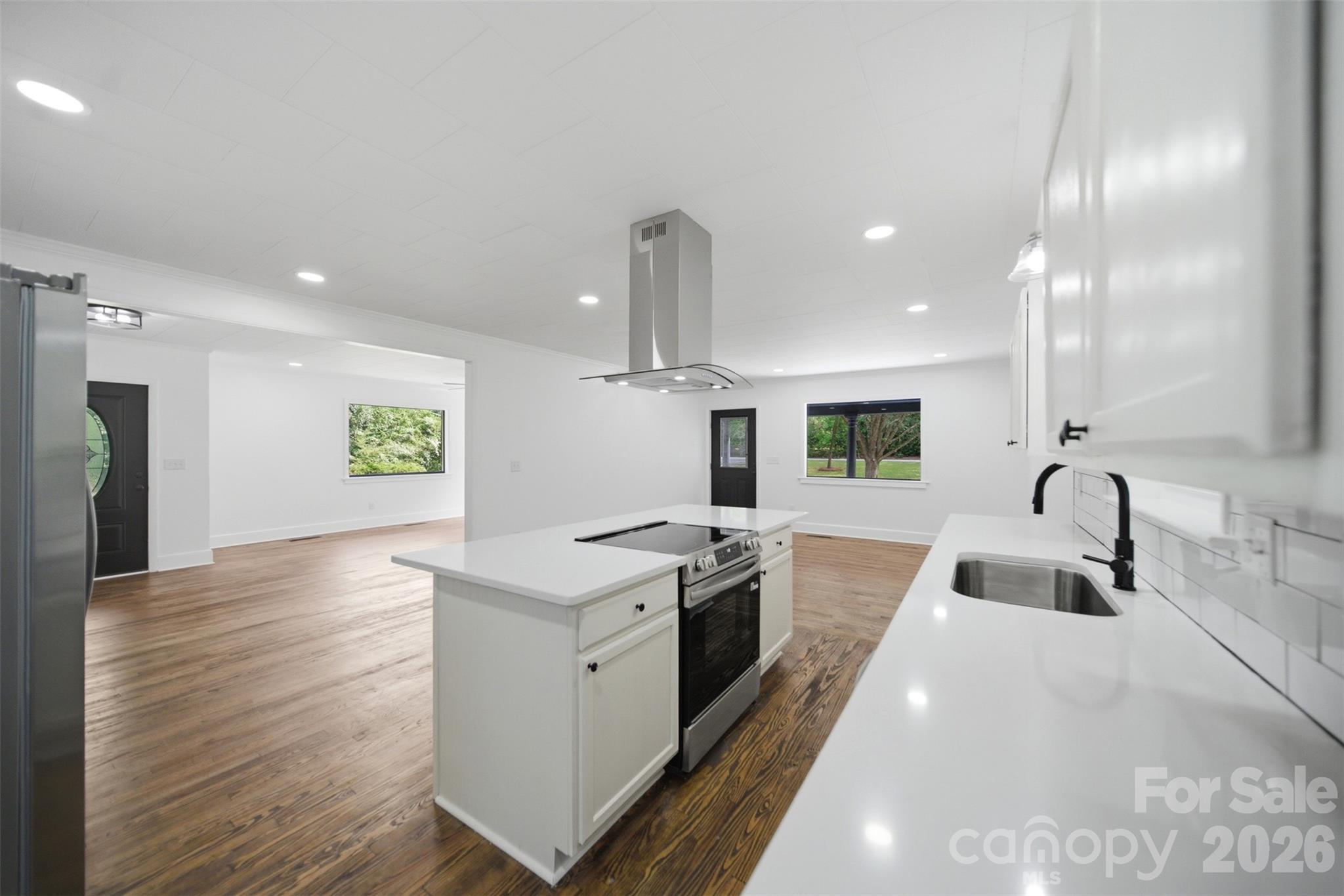 907 Amelia Street — Newberry