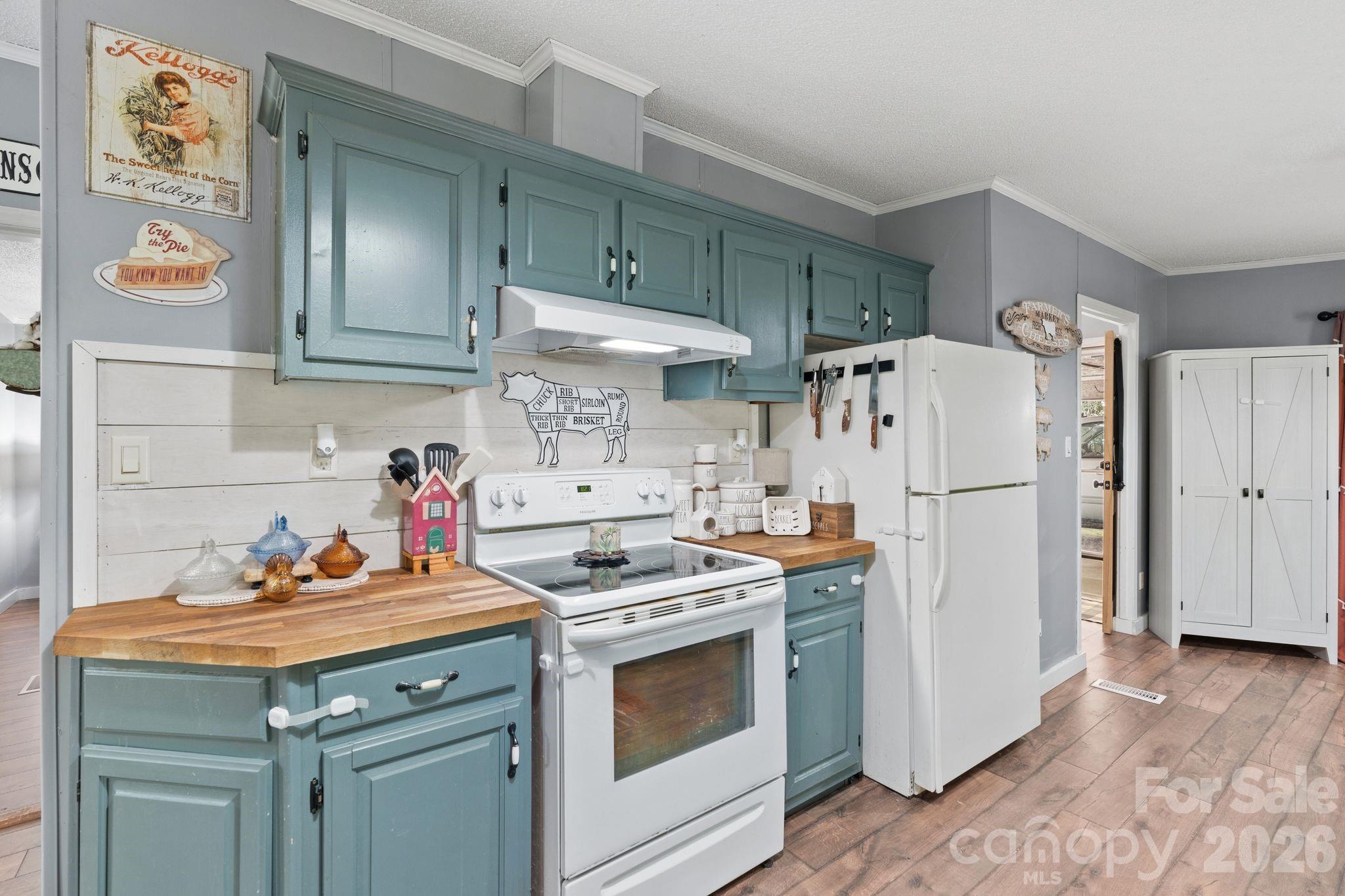 122 Fallswood Court — Hendersonville