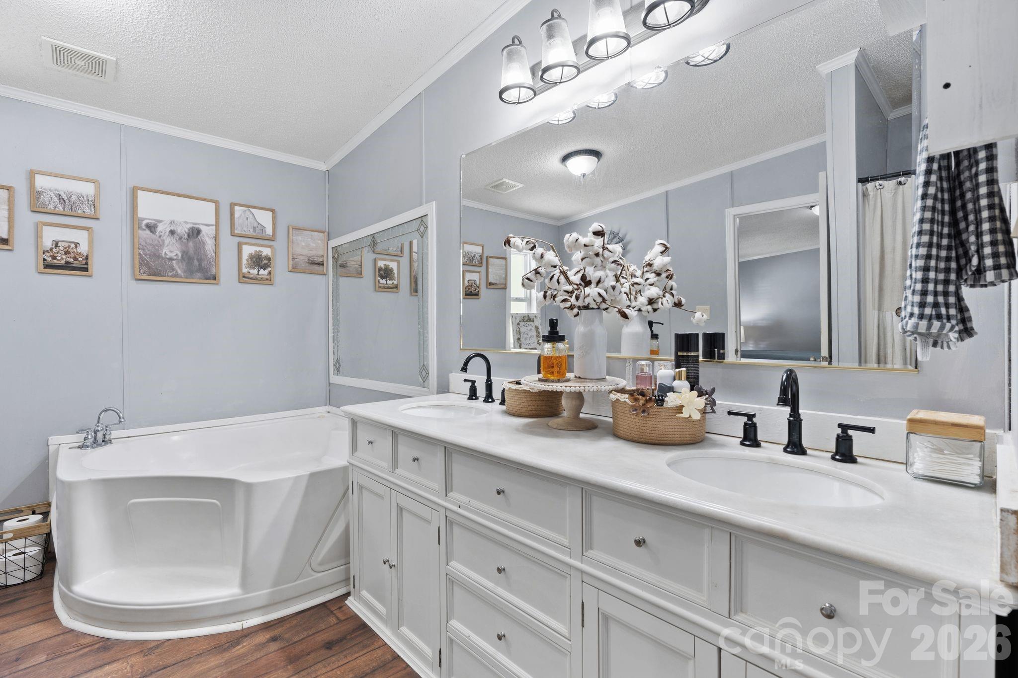 122 Fallswood Court — Hendersonville