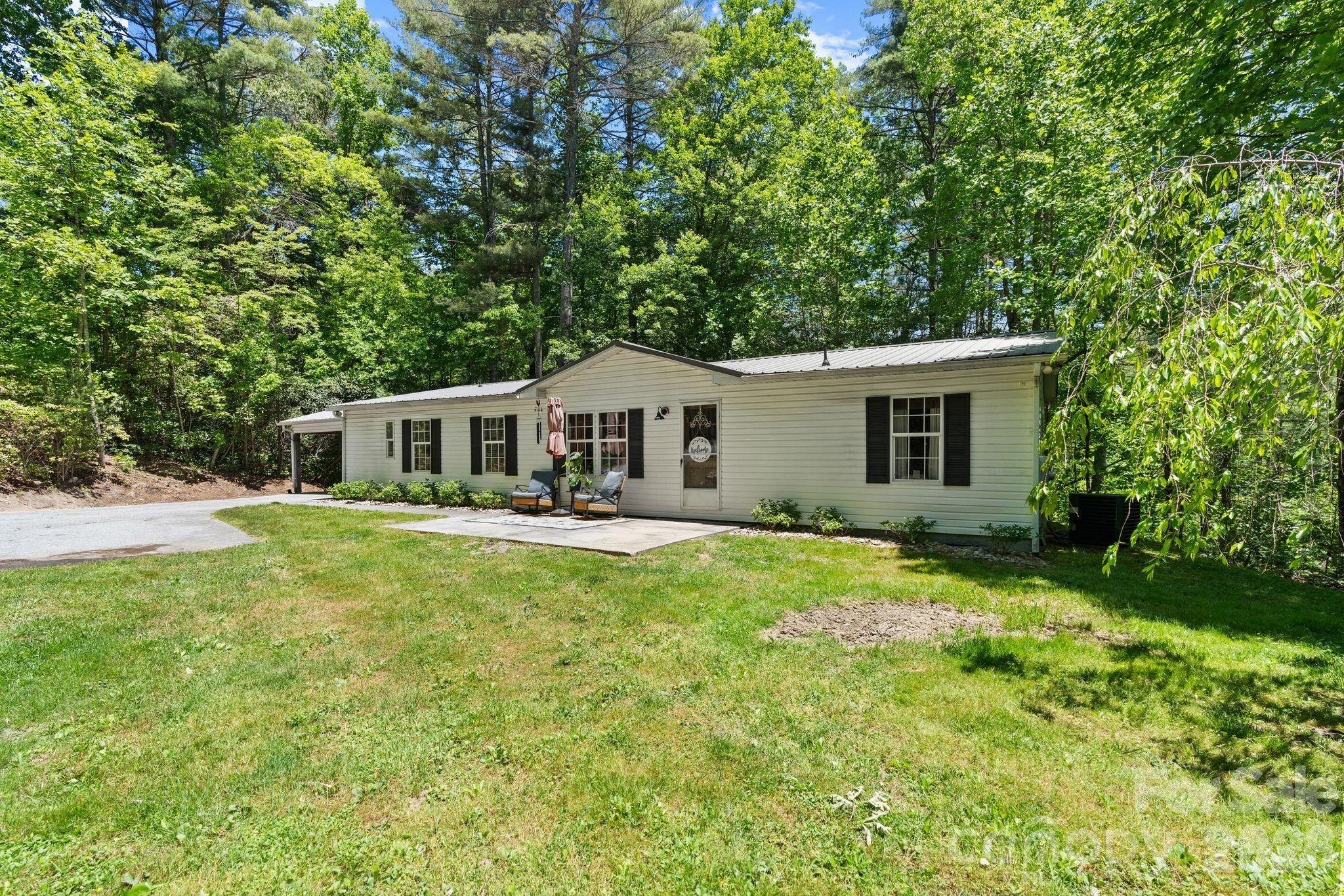 122 Fallswood Court — Hendersonville