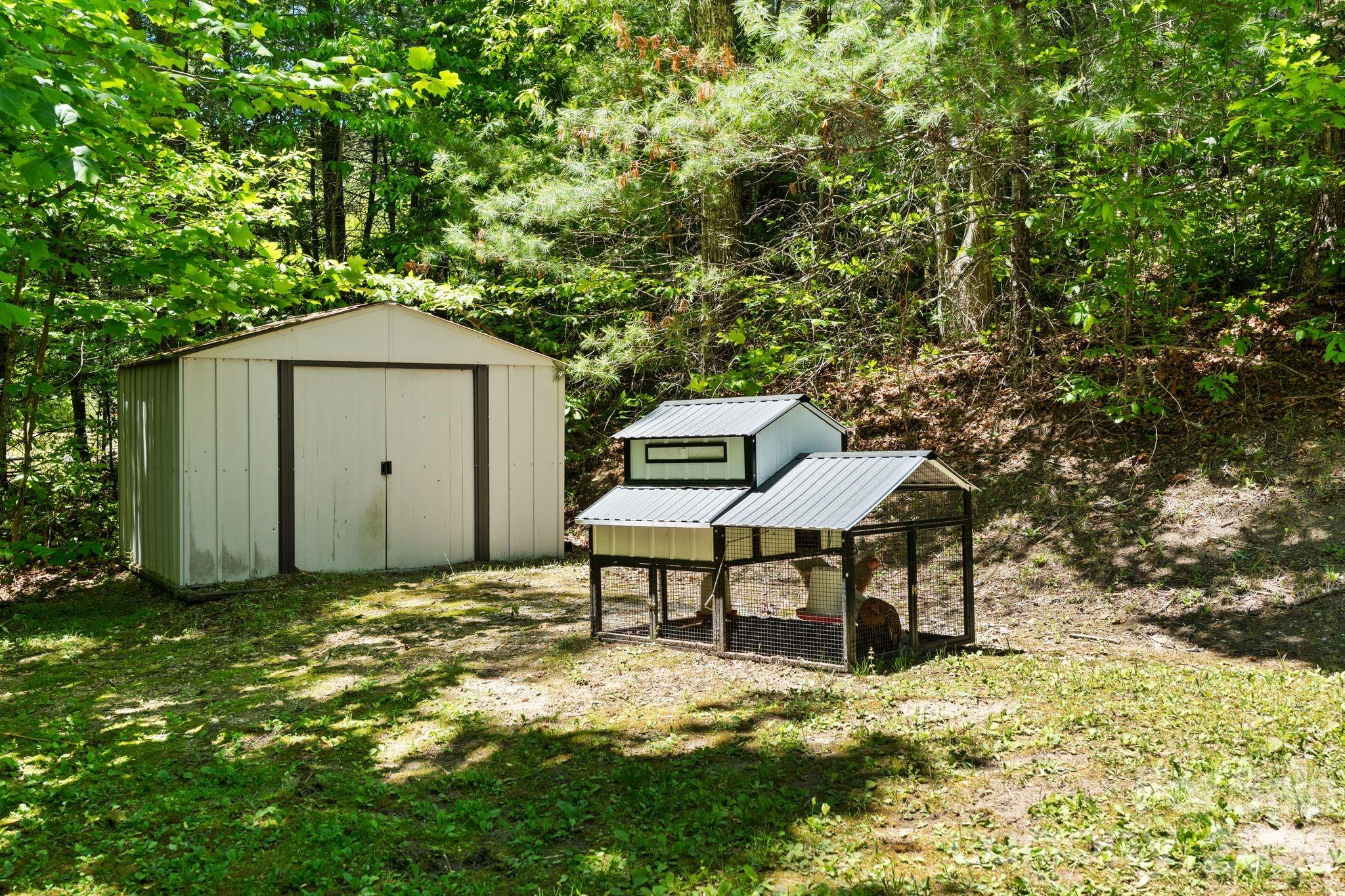 122 Fallswood Court — Hendersonville
