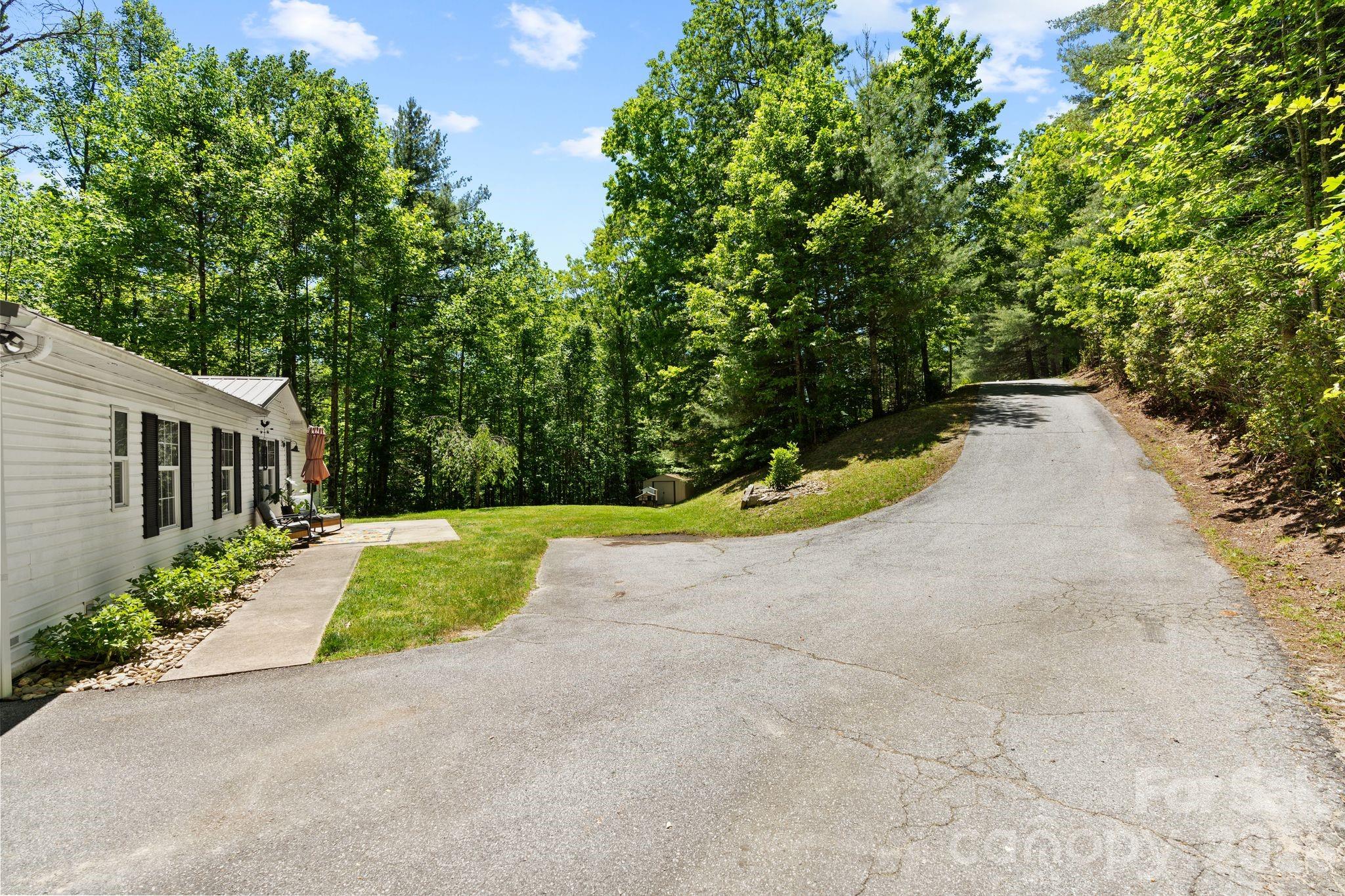 122 Fallswood Court — Hendersonville