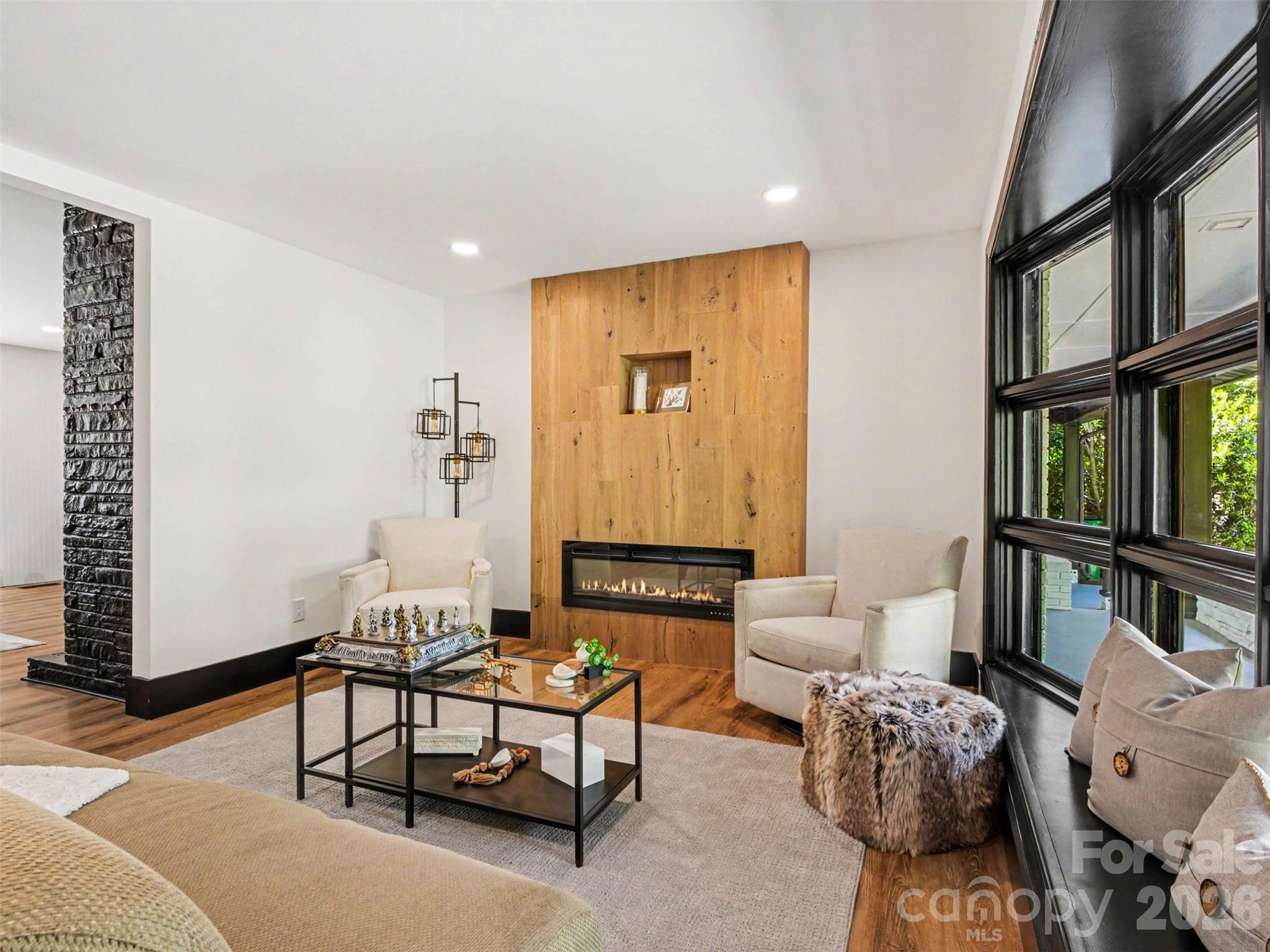 1831 Elizabeth Oaks Avenue — Charlotte