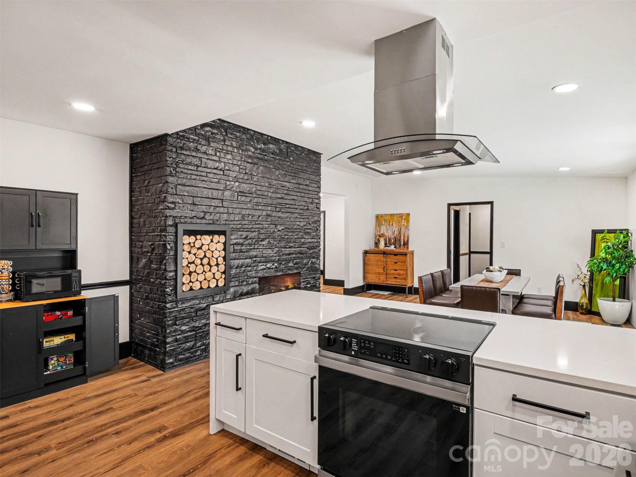 1831 Elizabeth Oaks Avenue — Charlotte