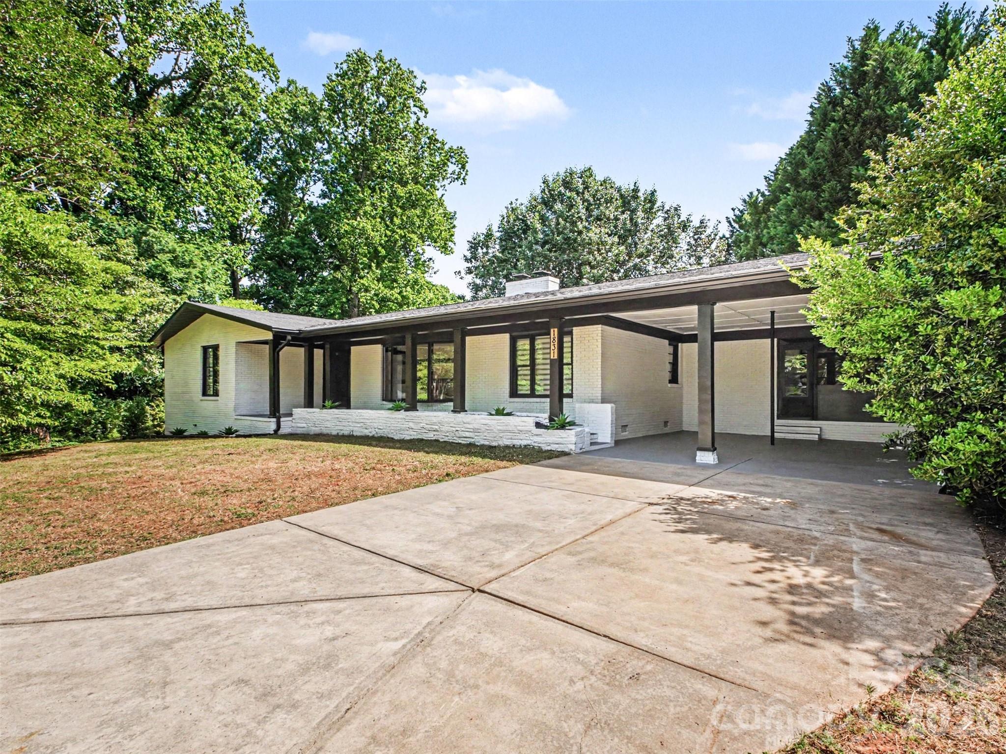 1831 Elizabeth Oaks Avenue — Charlotte