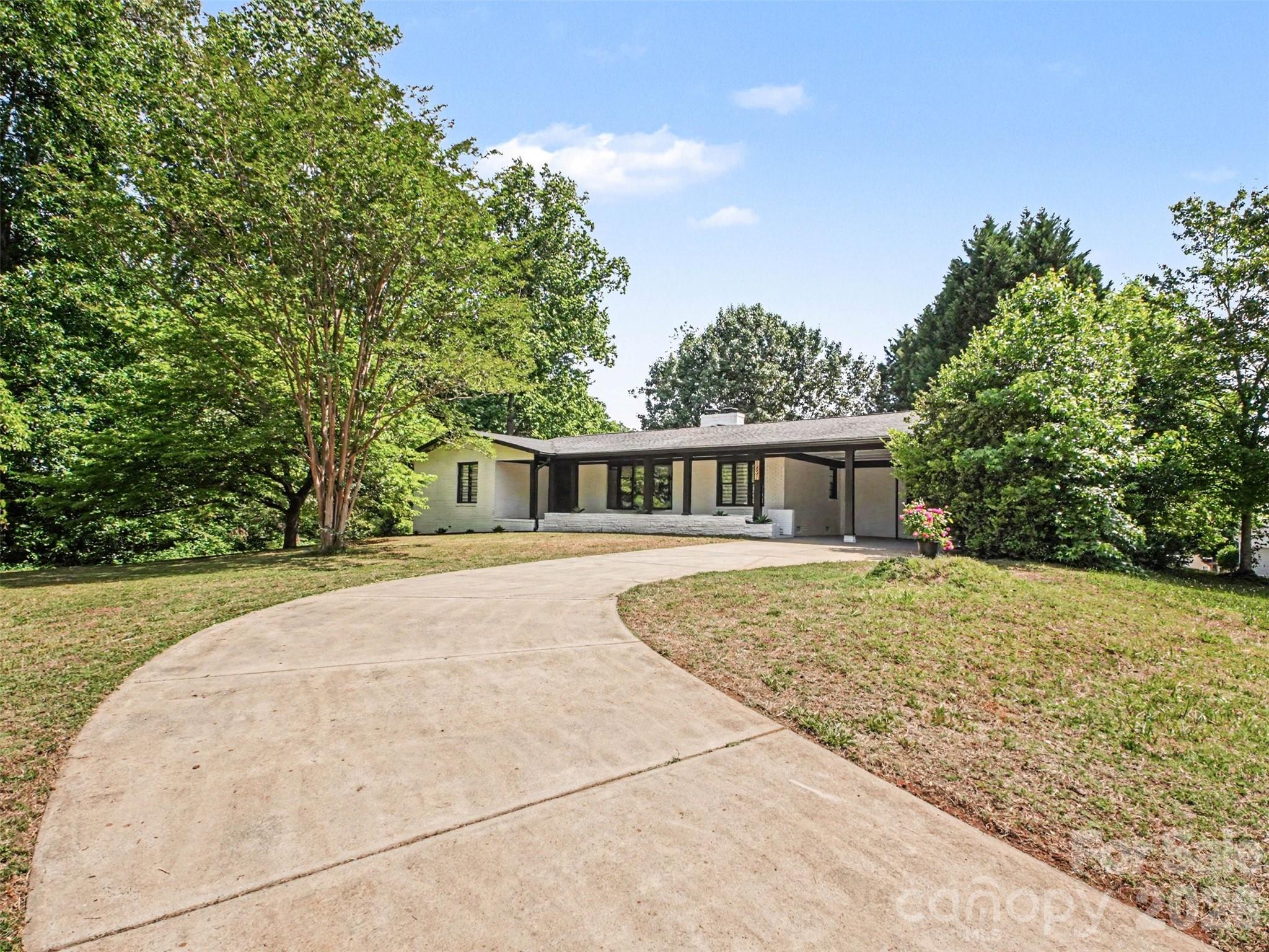 1831 Elizabeth Oaks Avenue — Charlotte