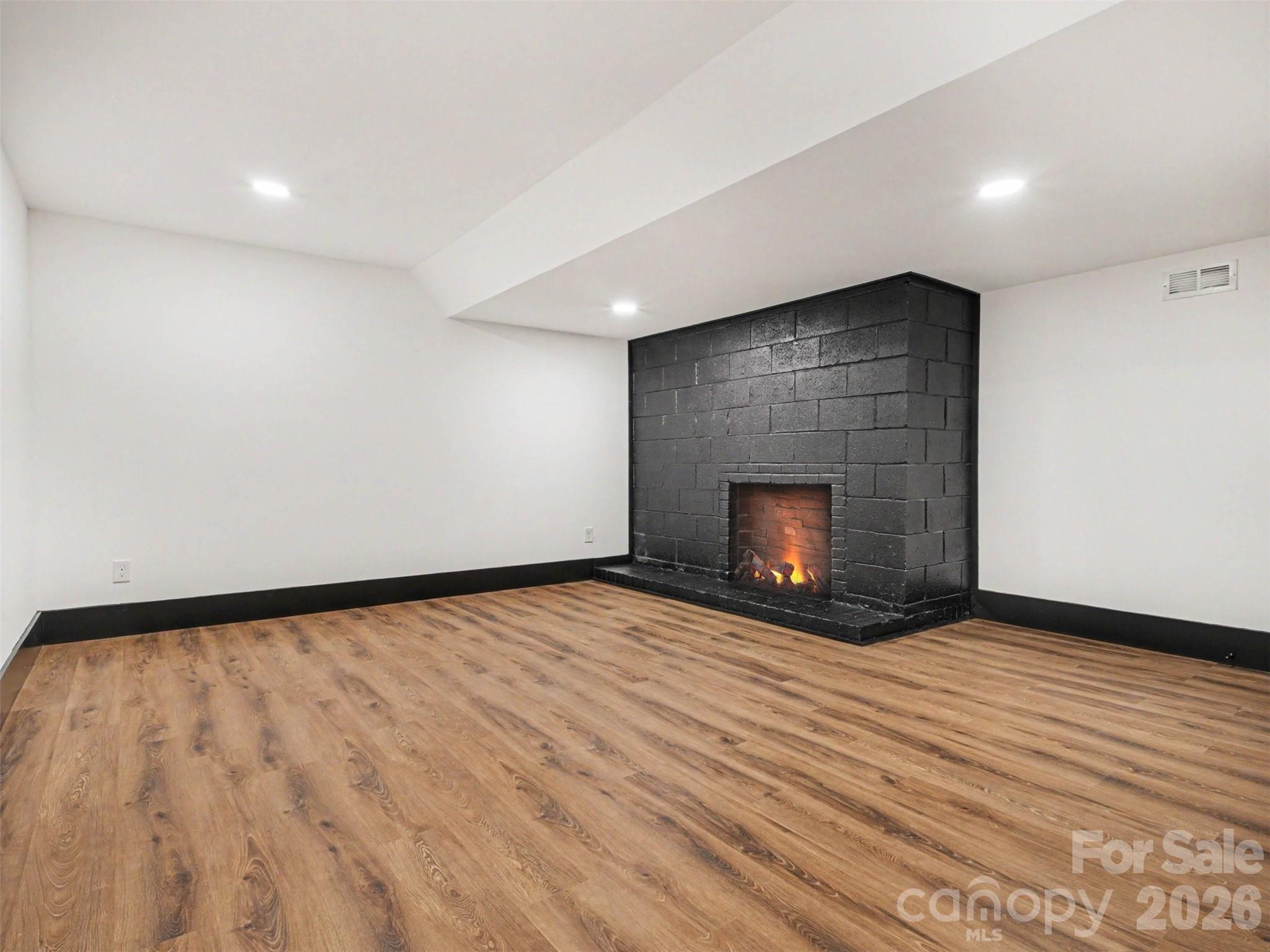 1831 Elizabeth Oaks Avenue — Charlotte