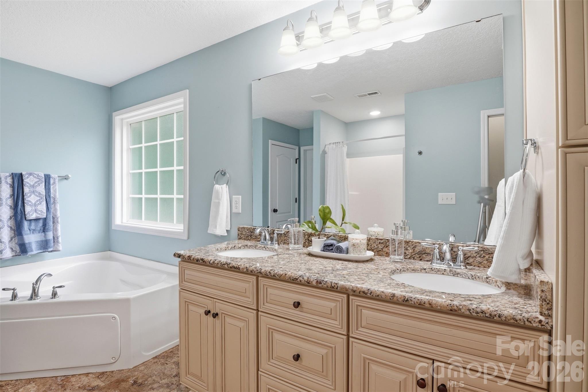 810 Tirzah Road — York