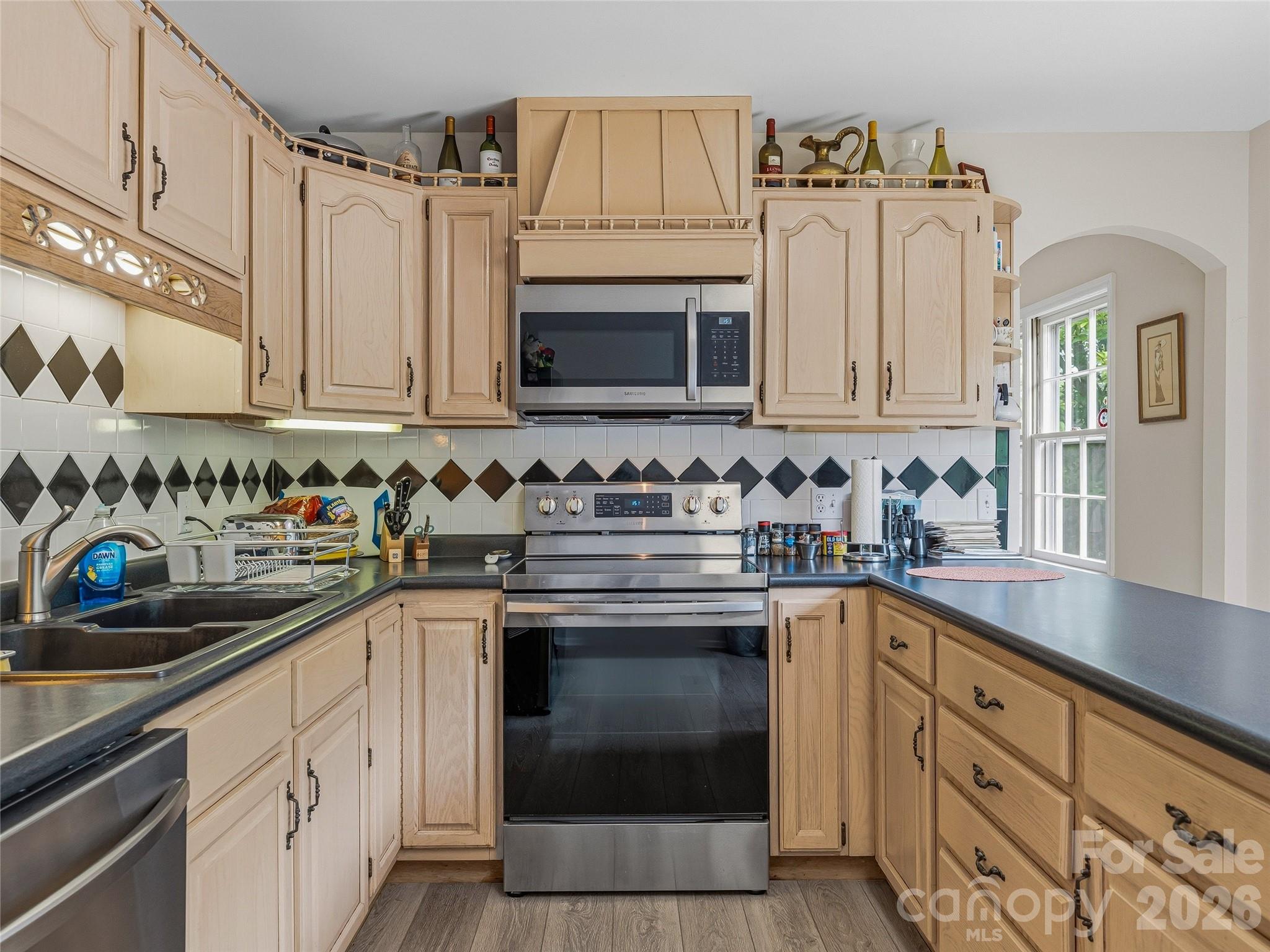 208 Applecross Lane — Hendersonville