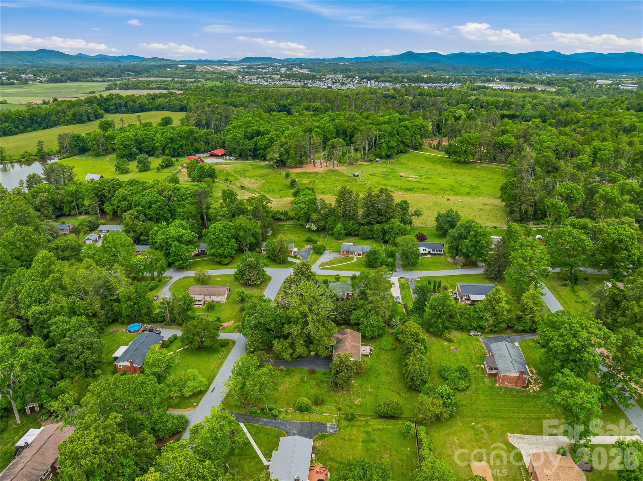208 Applecross Lane — Hendersonville