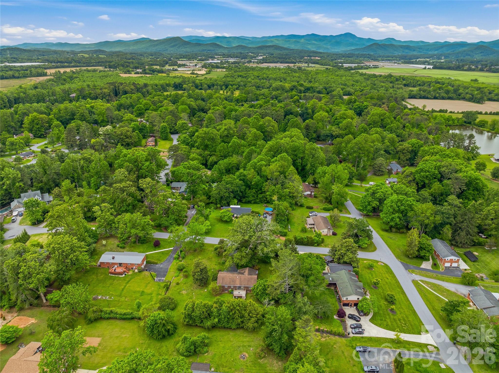 208 Applecross Lane — Hendersonville