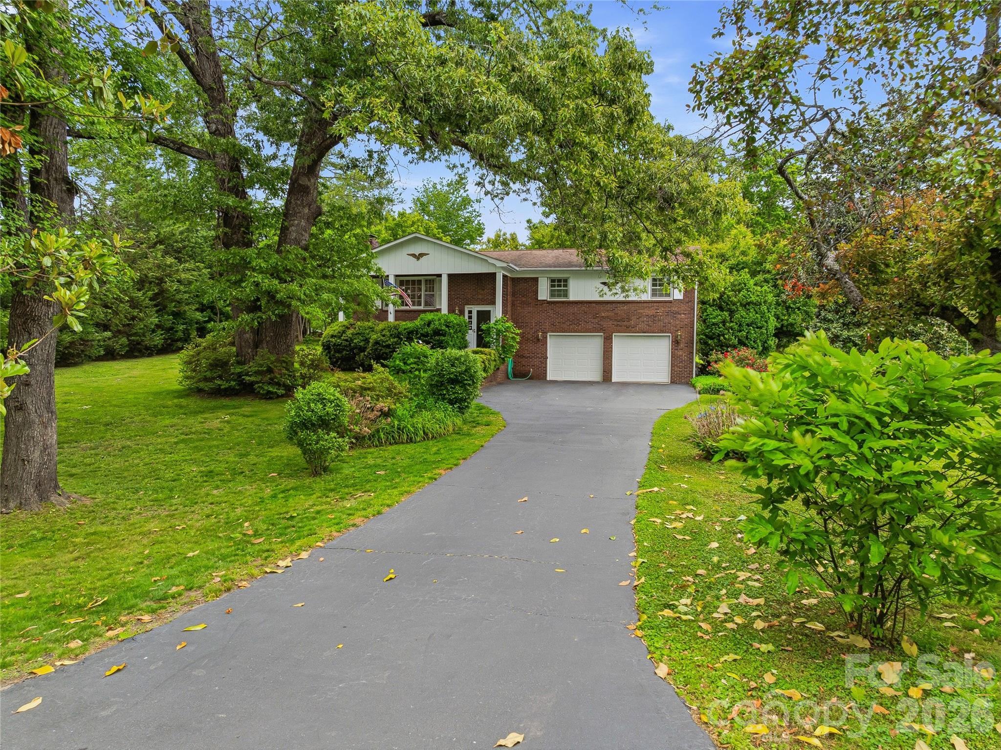 208 Applecross Lane — Hendersonville