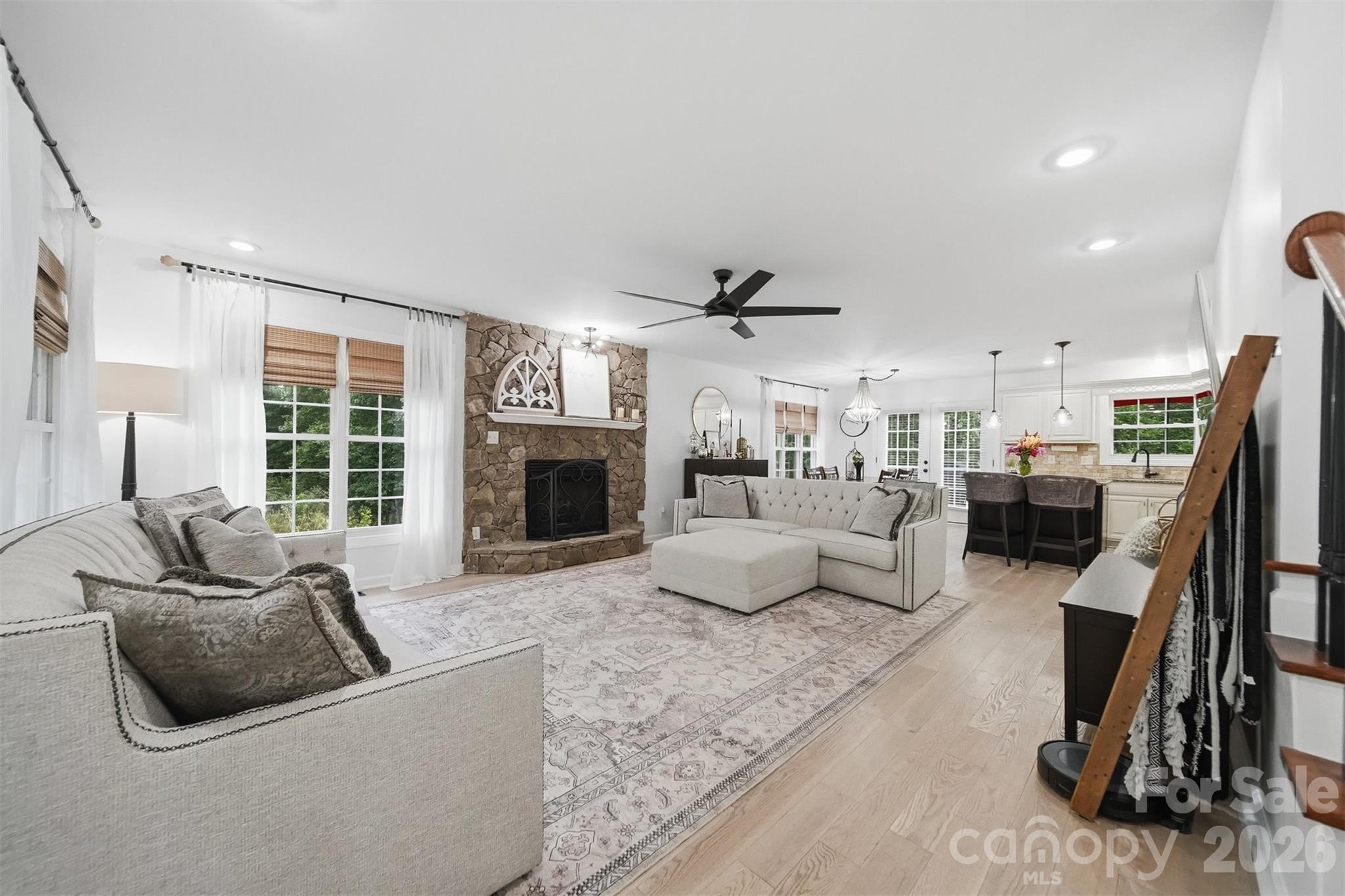 909 36th Avenue NW — Hickory