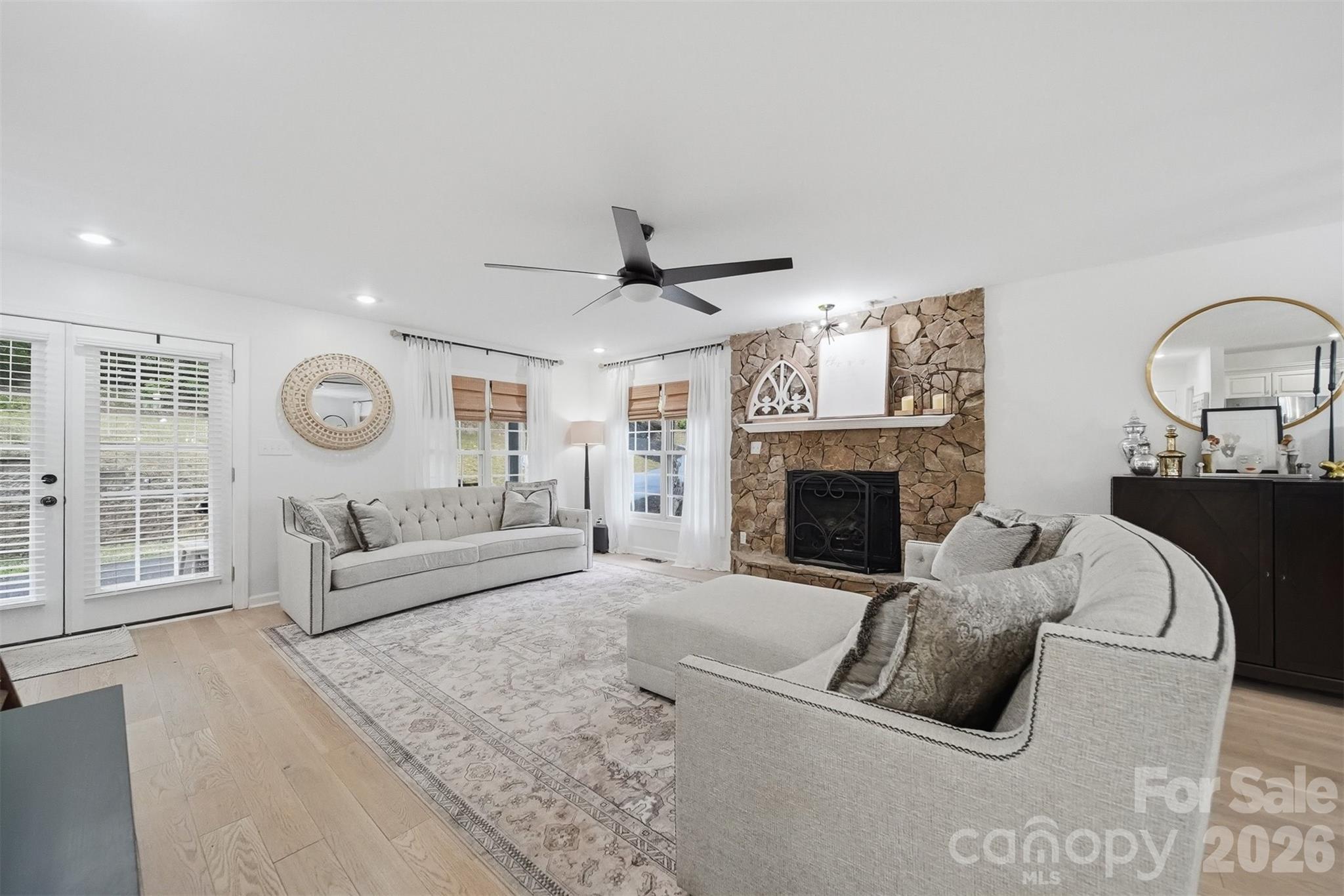 909 36th Avenue NW — Hickory