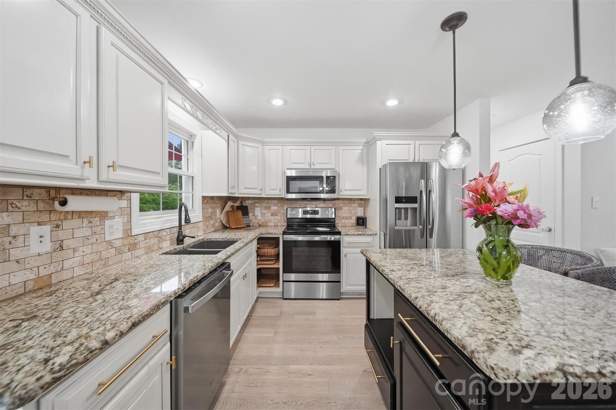 909 36th Avenue NW — Hickory