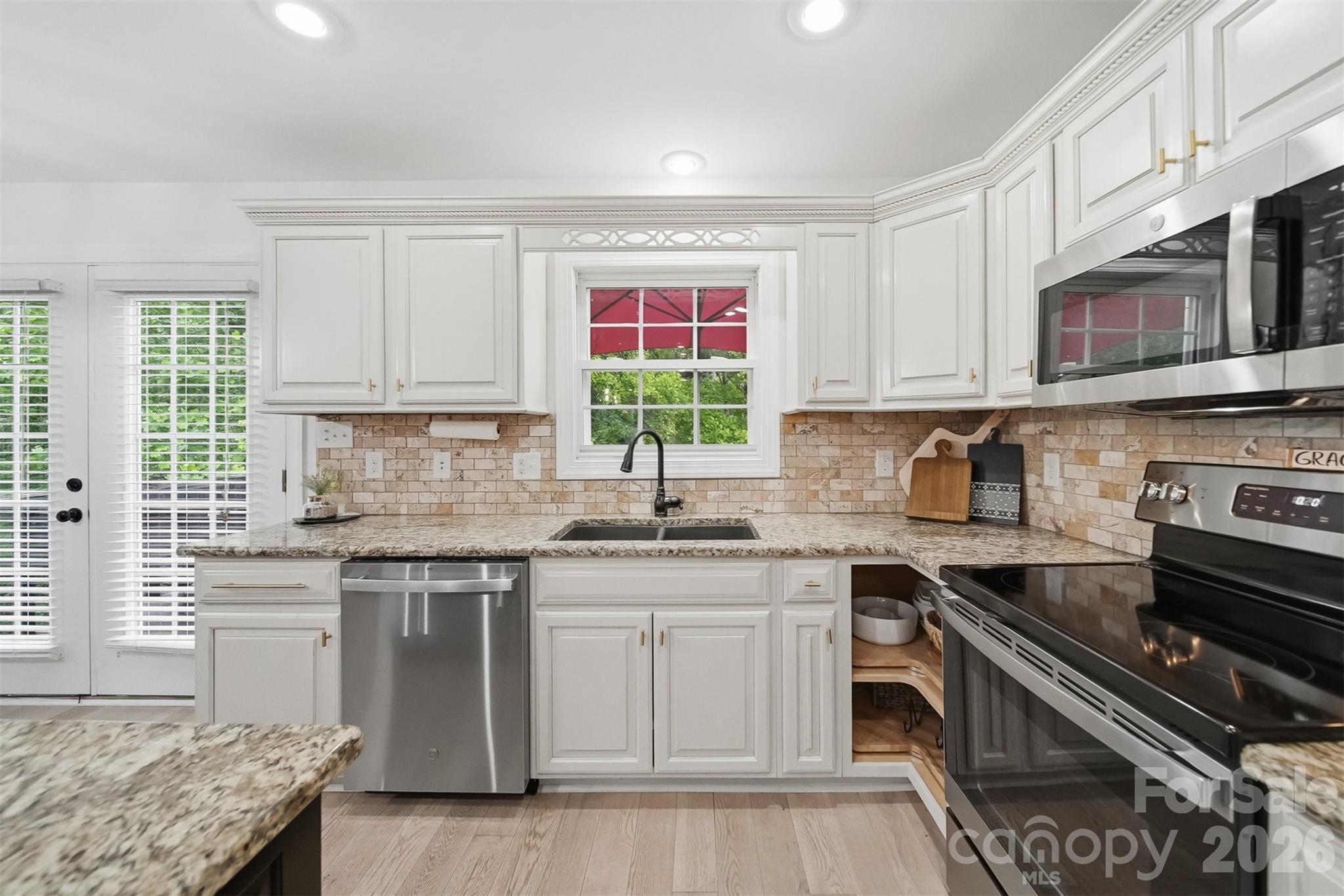 909 36th Avenue NW — Hickory