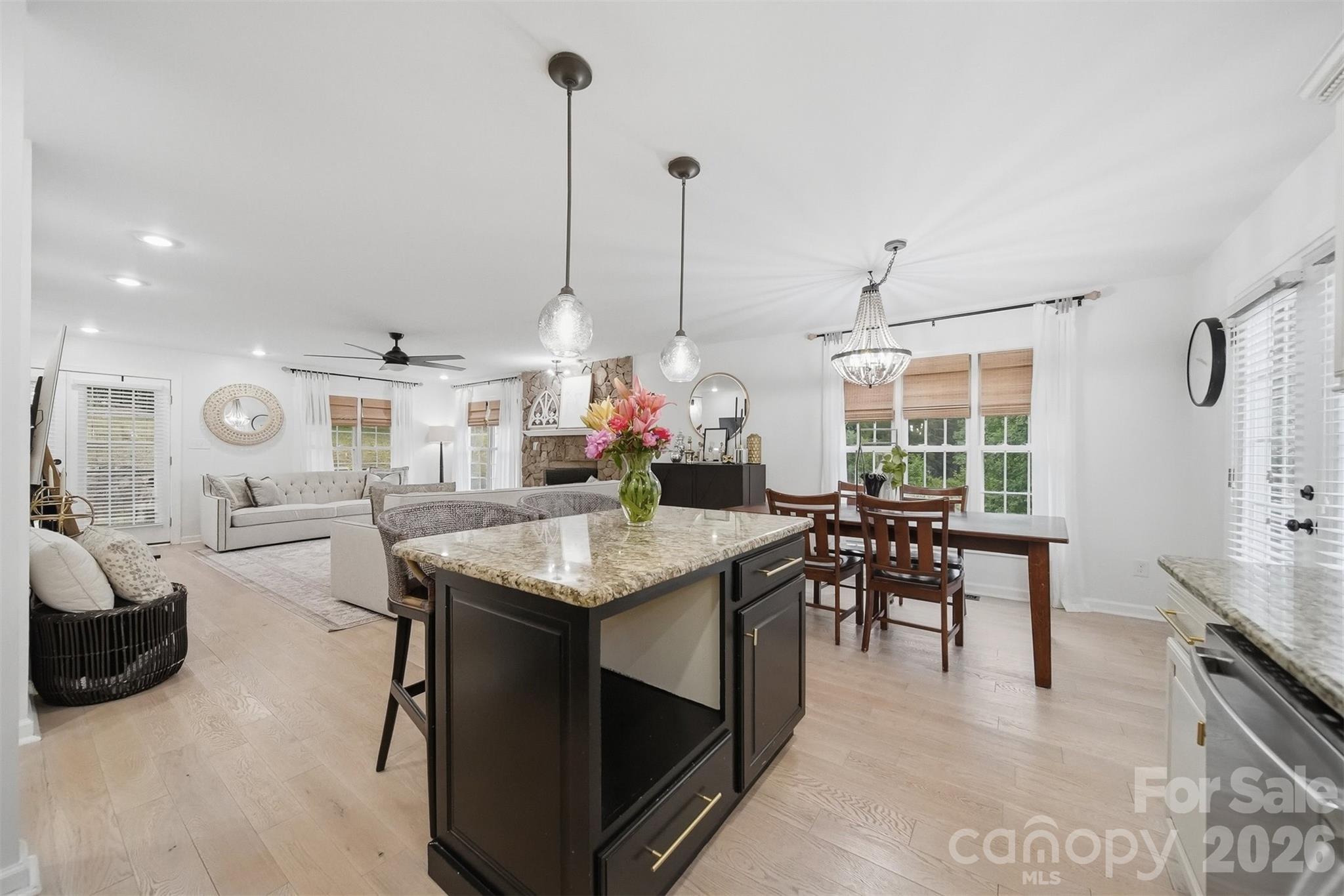909 36th Avenue NW — Hickory
