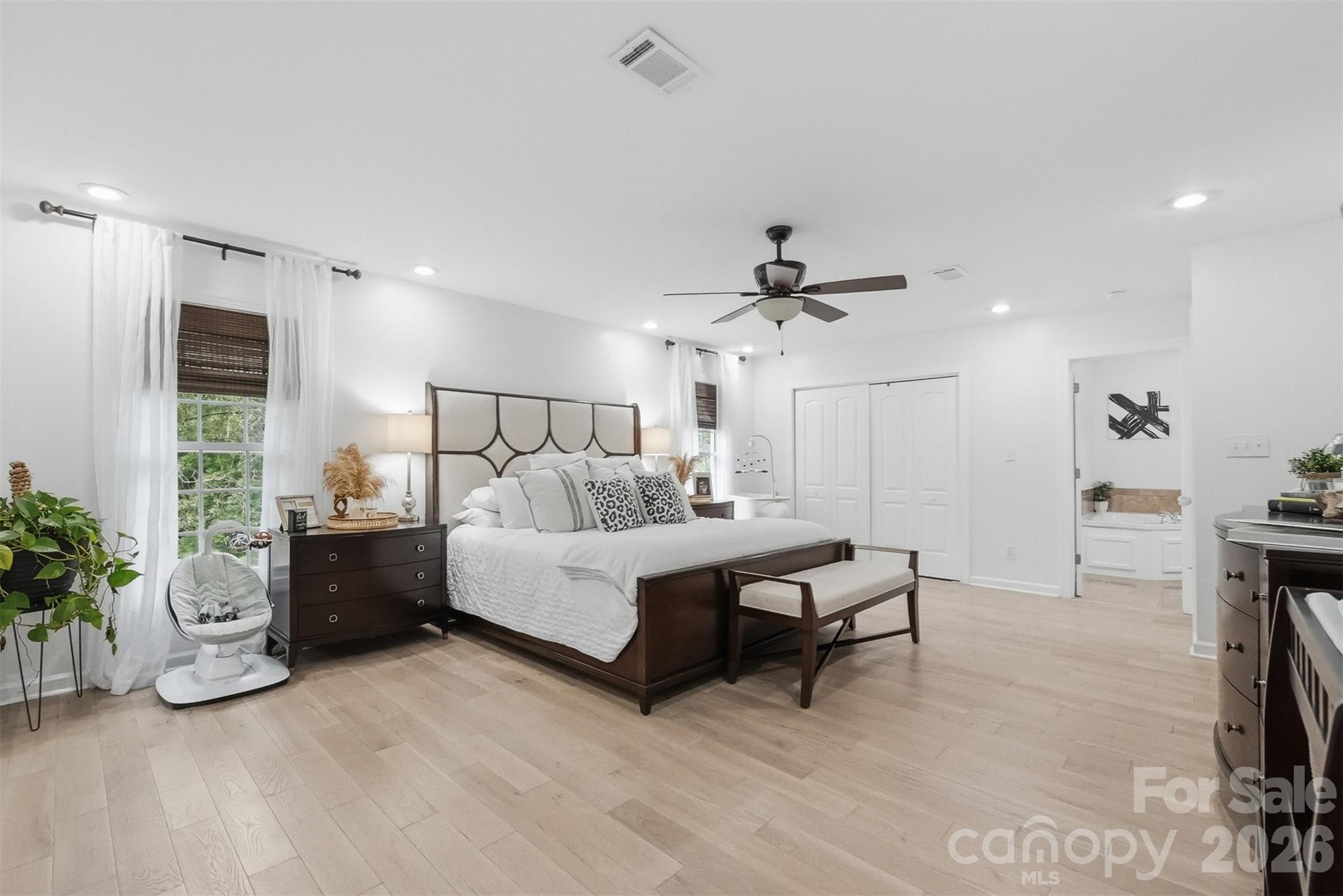 909 36th Avenue NW — Hickory