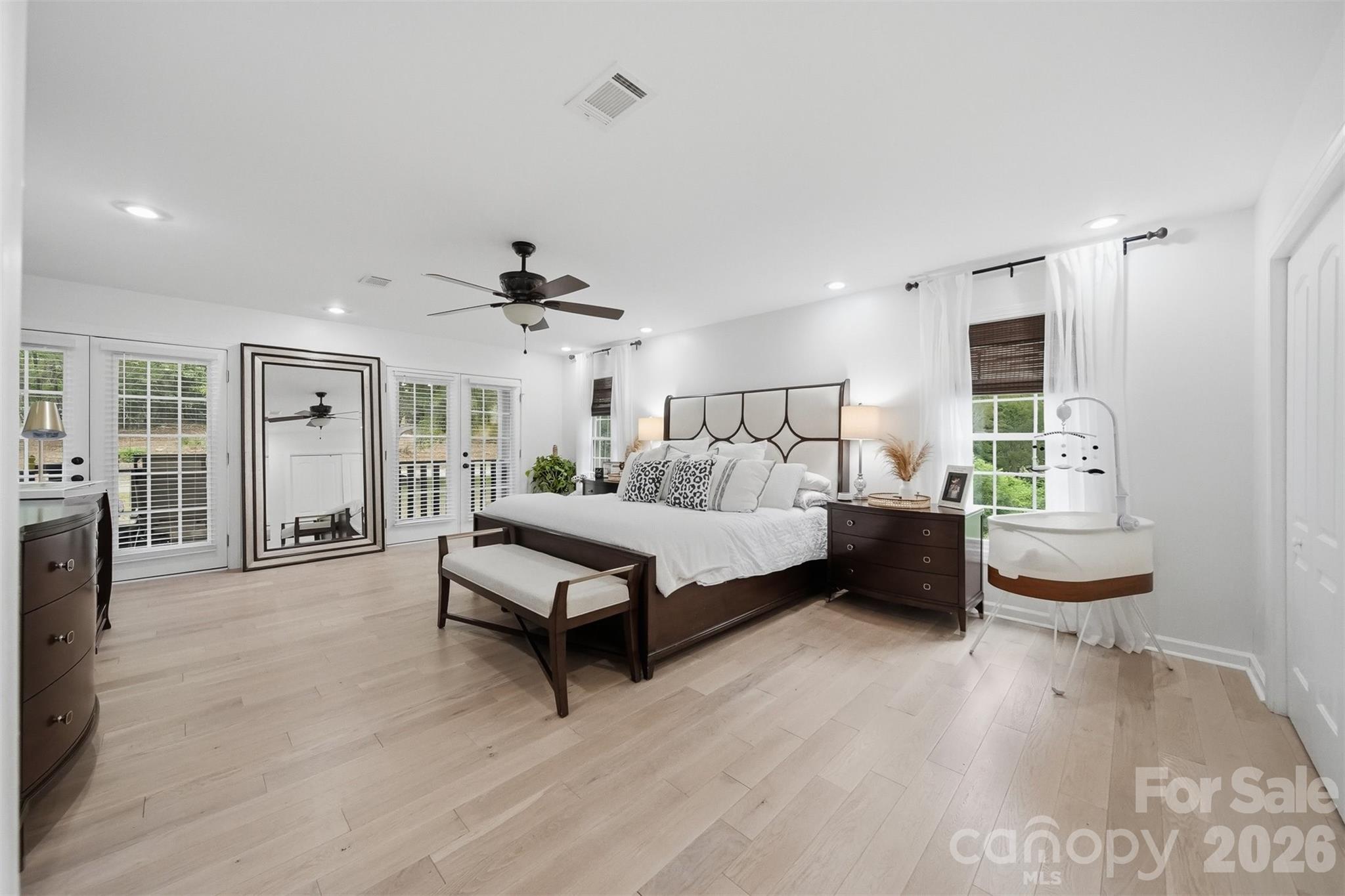 909 36th Avenue NW — Hickory