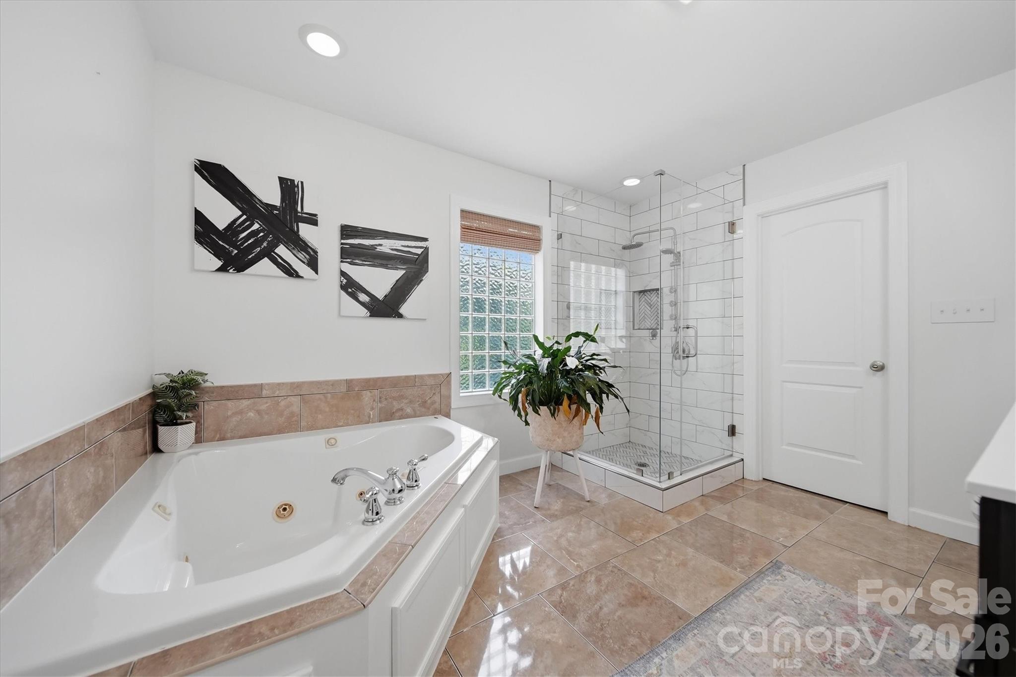 909 36th Avenue NW — Hickory