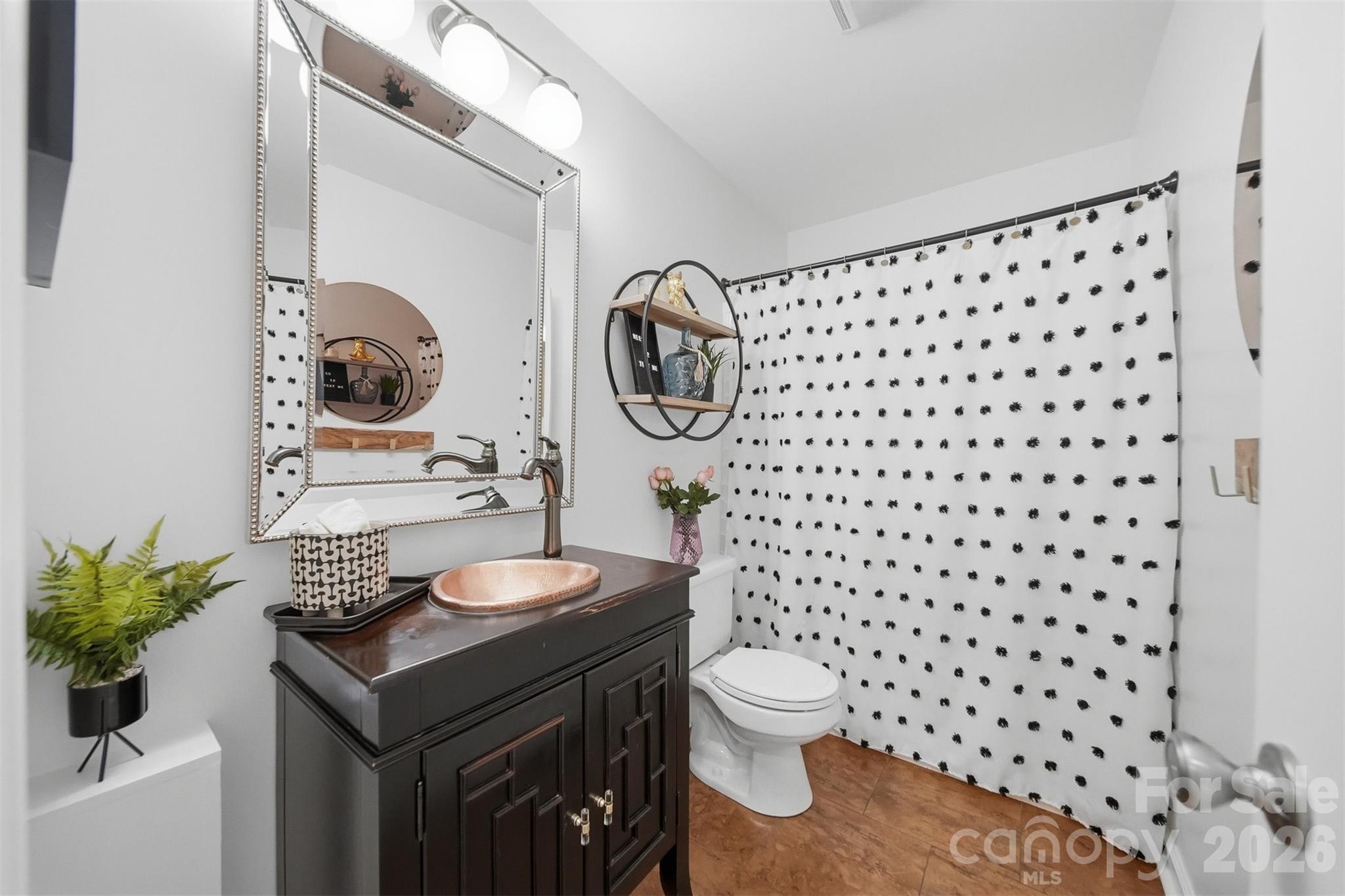 909 36th Avenue NW — Hickory