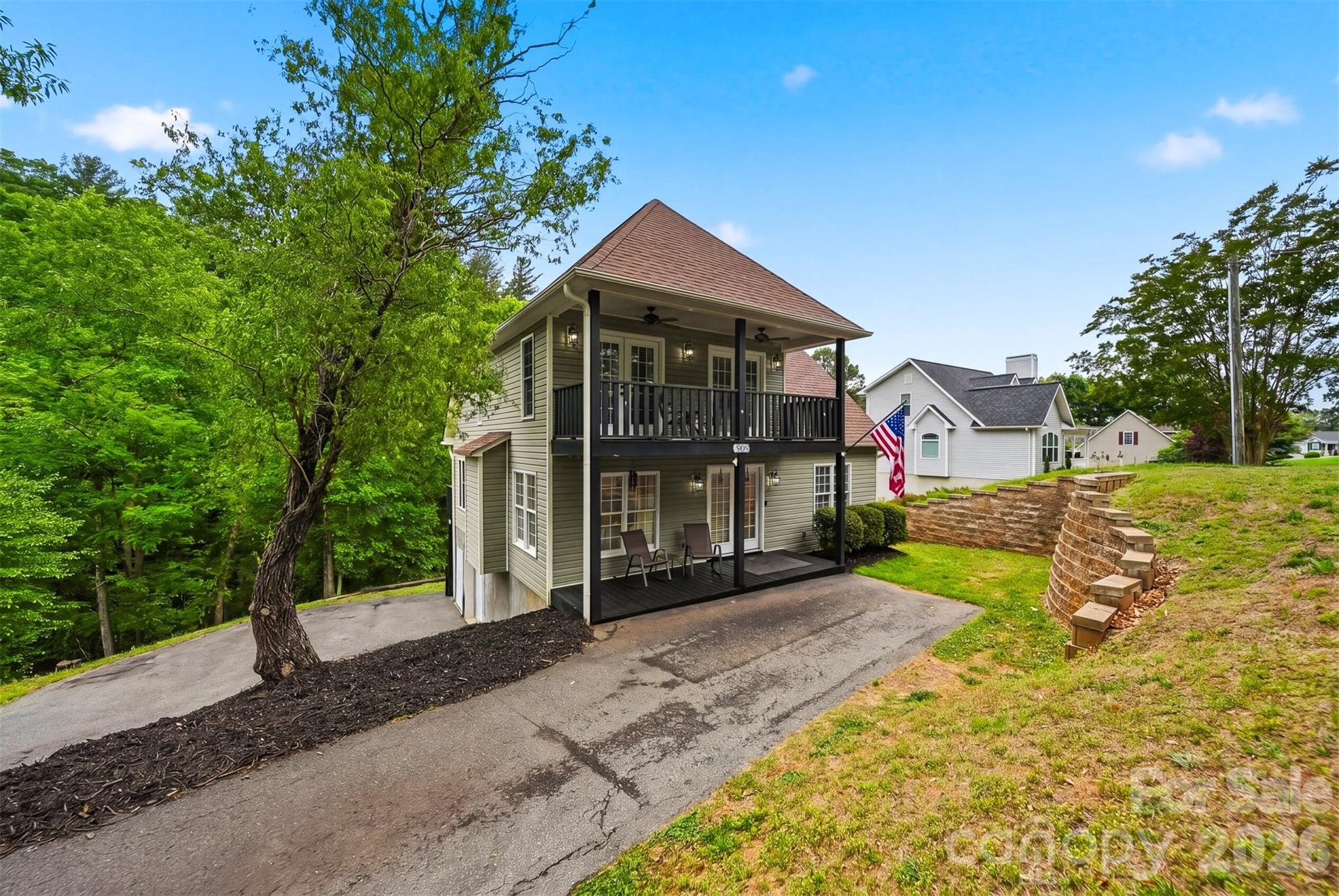 909 36th Avenue NW — Hickory