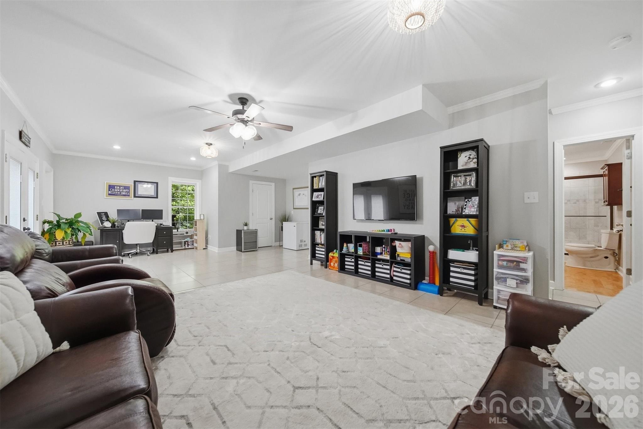 909 36th Avenue NW — Hickory