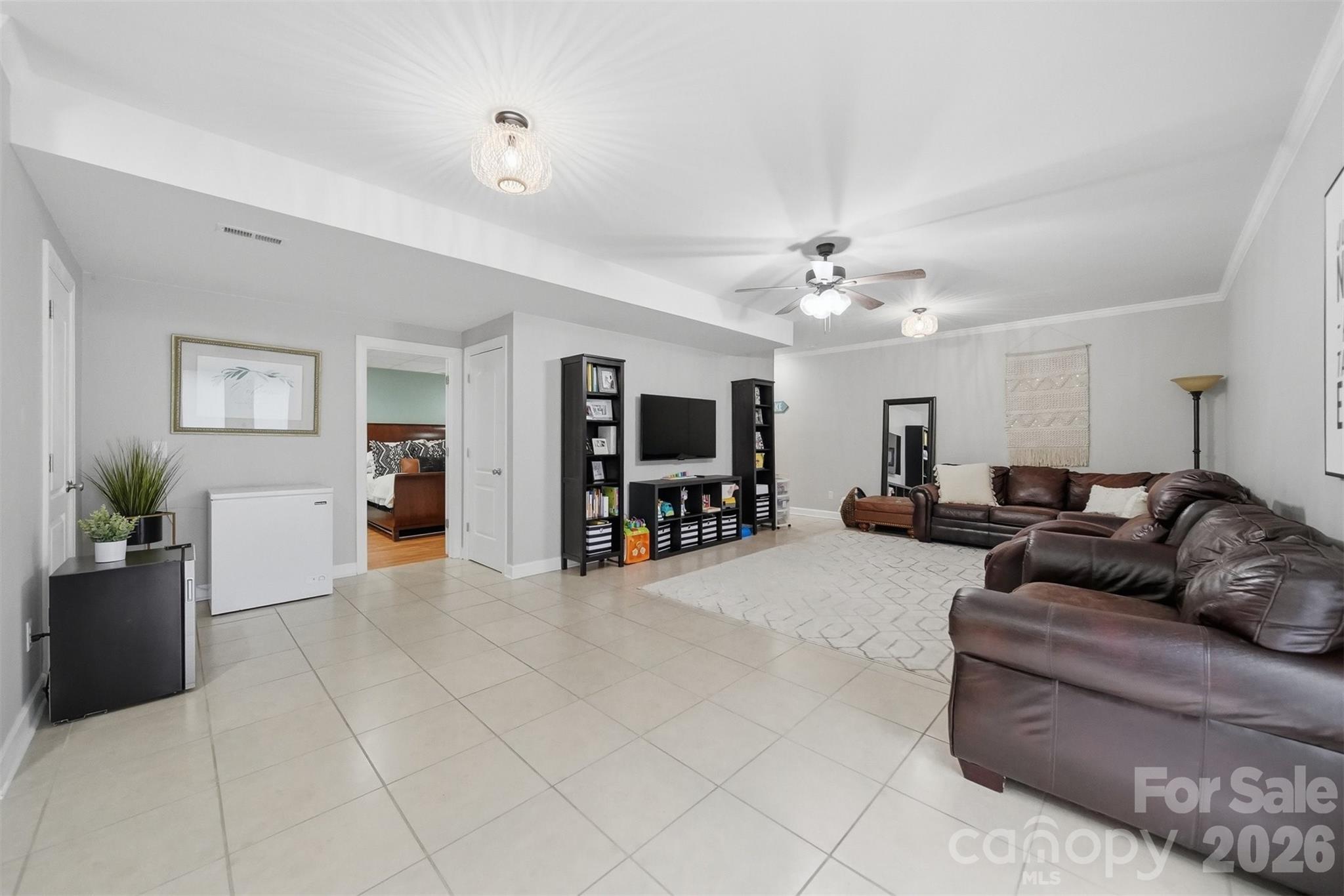 909 36th Avenue NW — Hickory