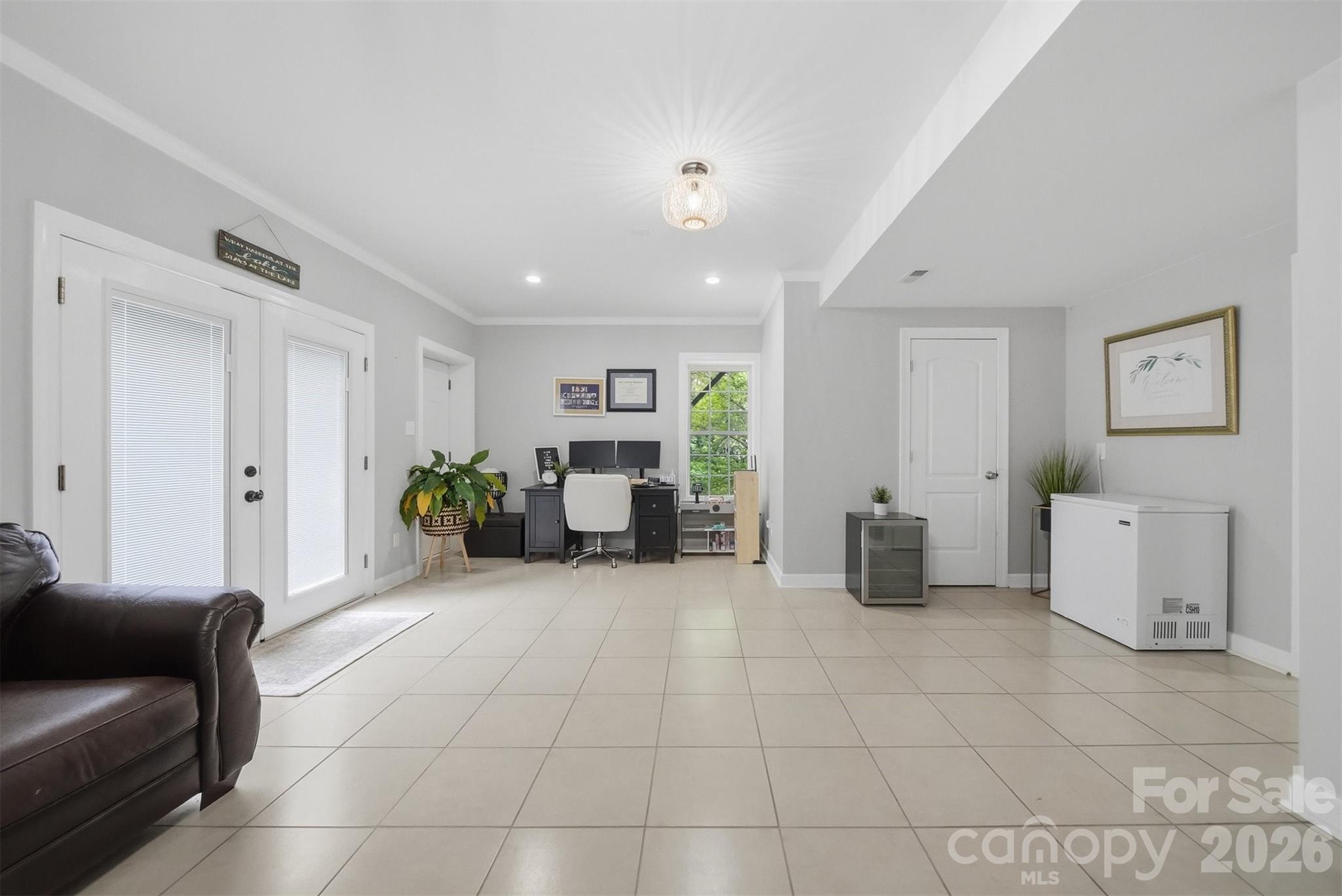 909 36th Avenue NW — Hickory