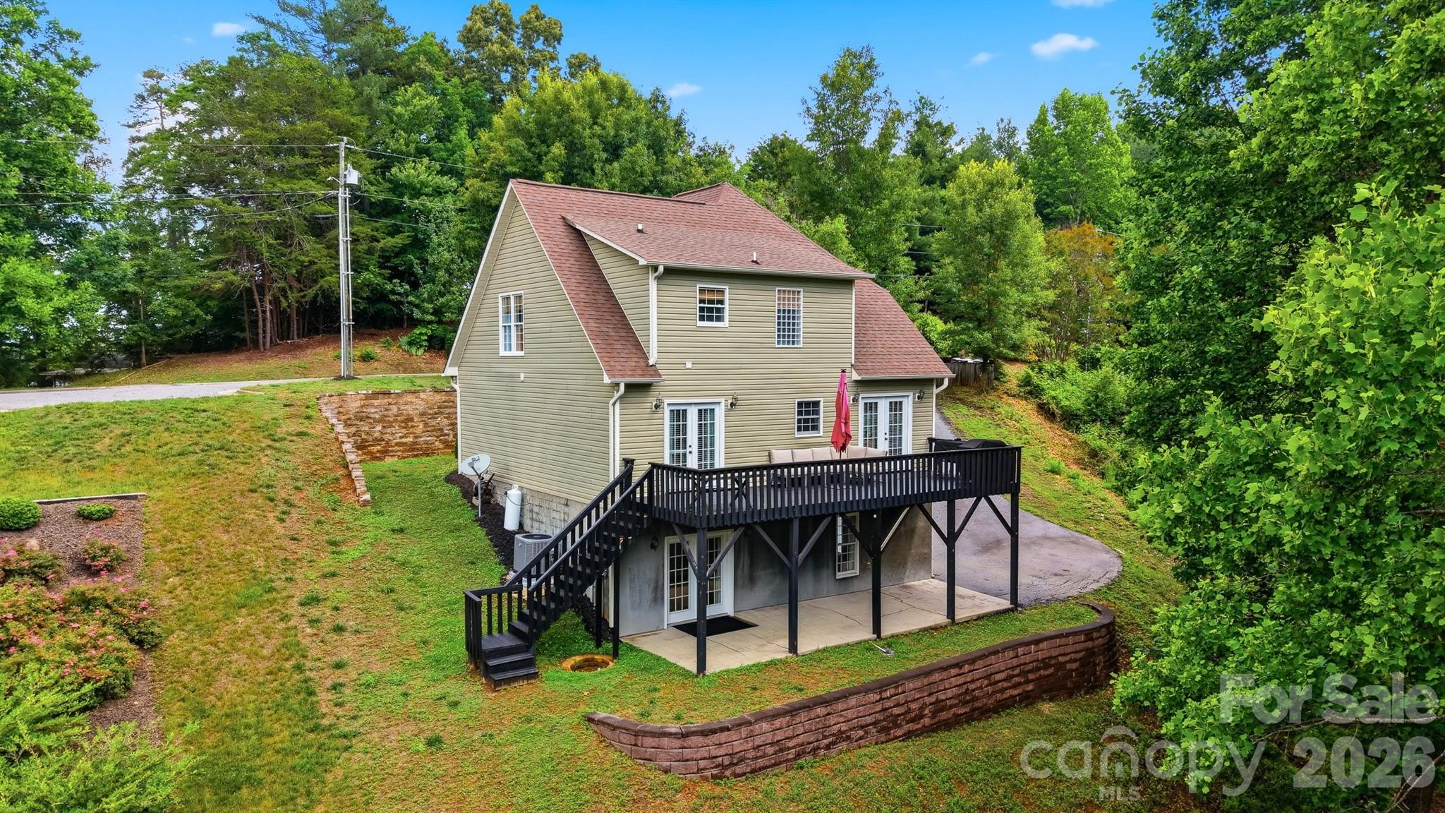 909 36th Avenue NW — Hickory