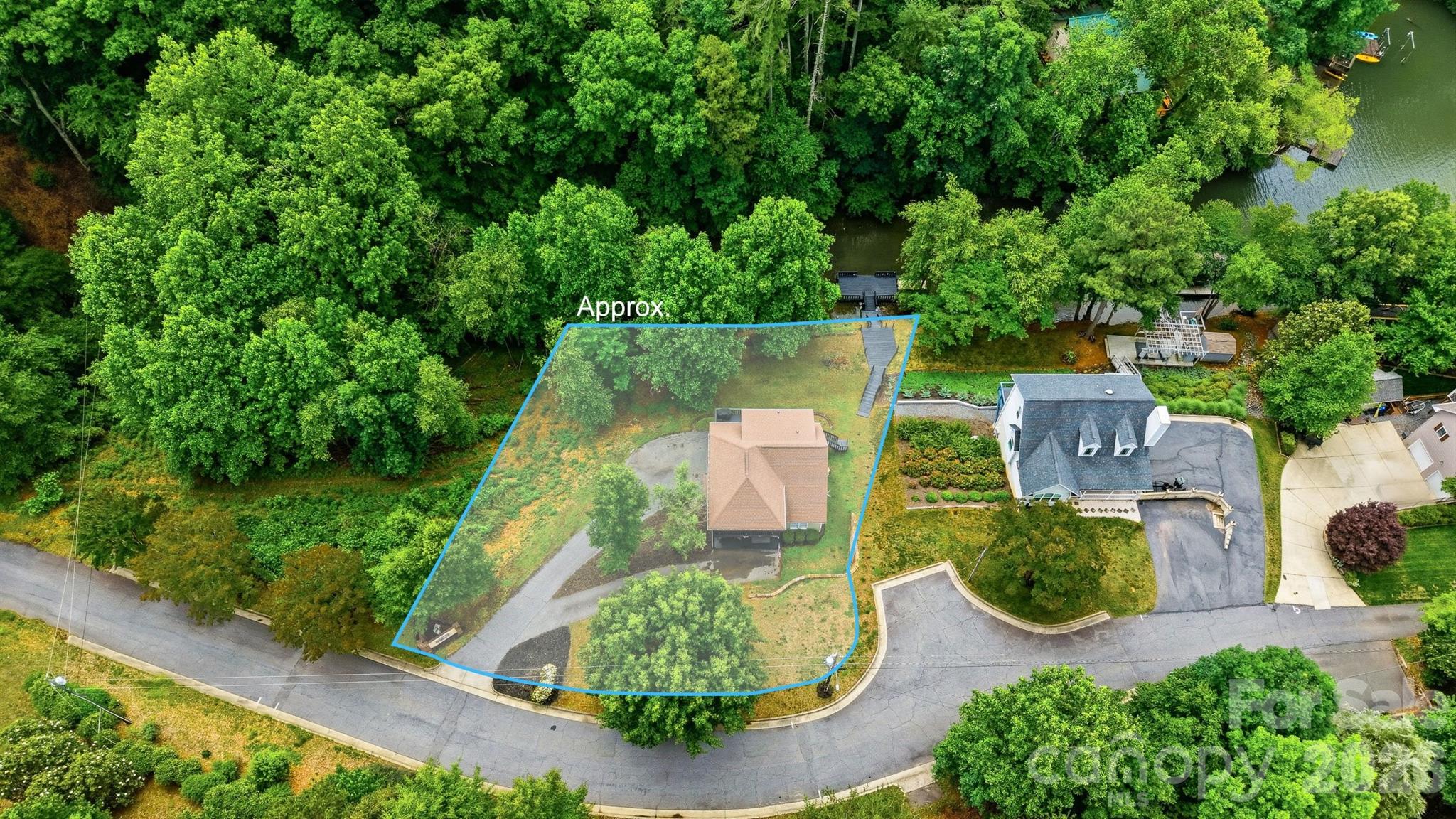 909 36th Avenue NW — Hickory