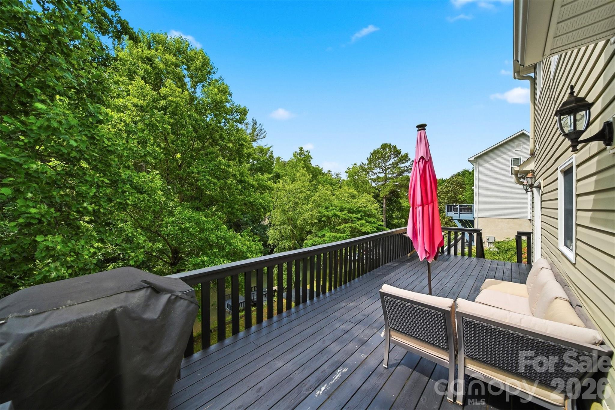 909 36th Avenue NW — Hickory