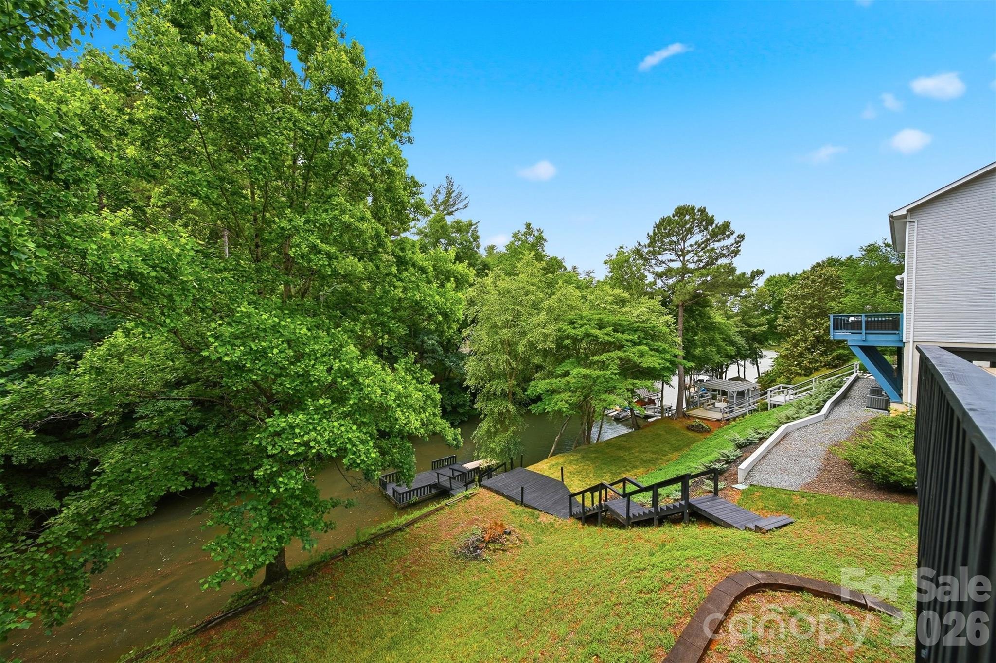 909 36th Avenue NW — Hickory