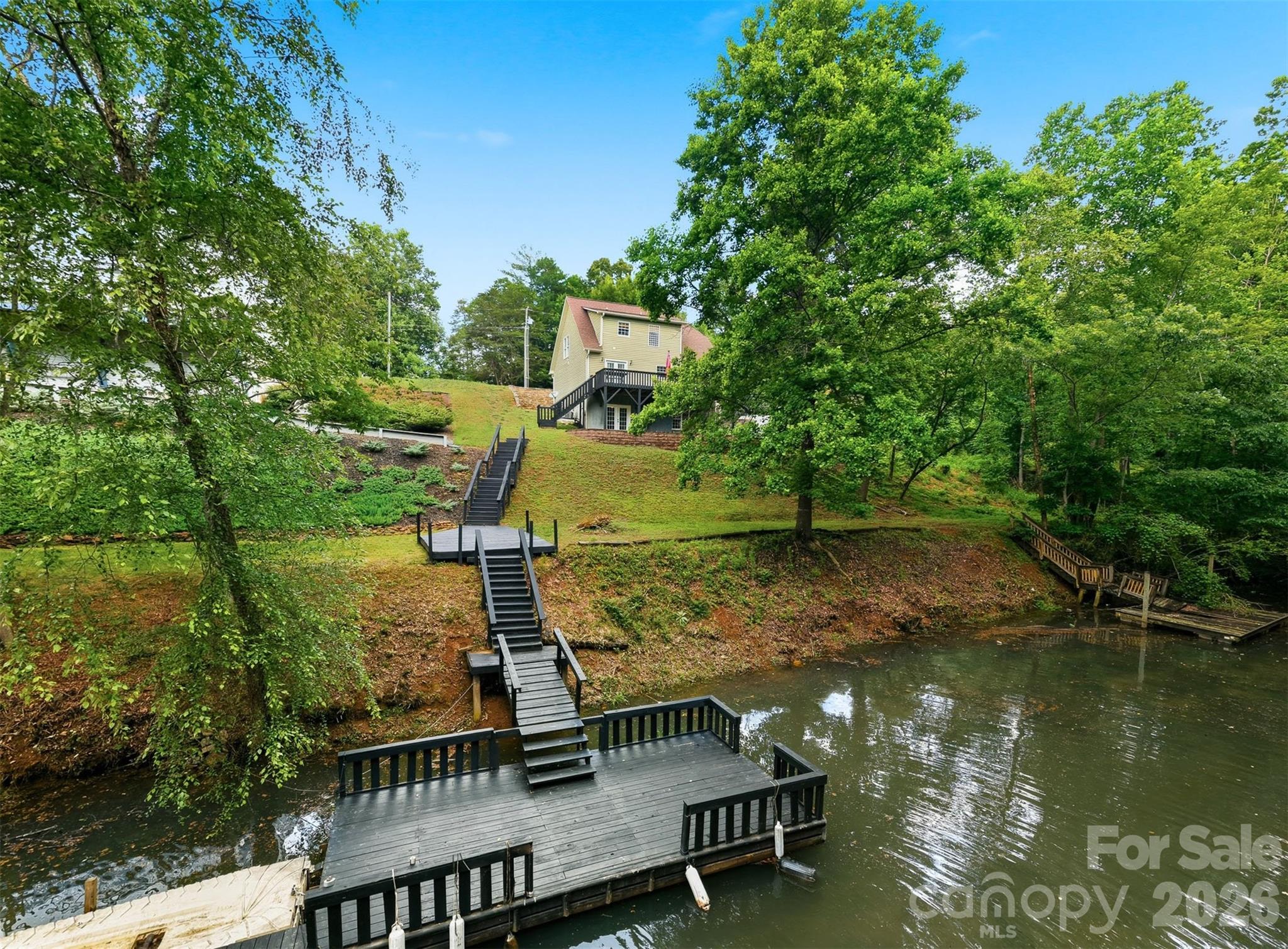 909 36th Avenue NW — Hickory