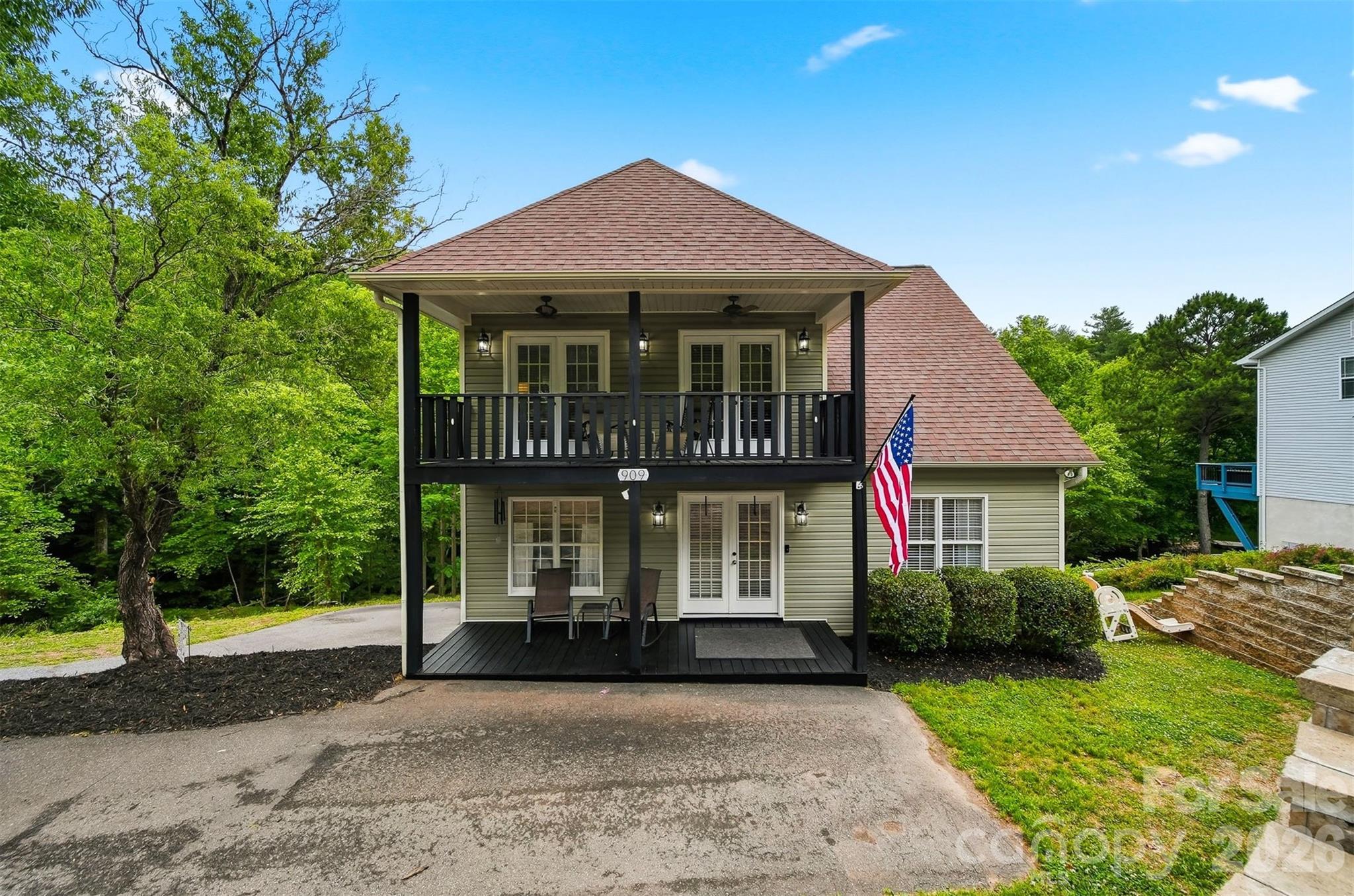909 36th Avenue NW — Hickory
