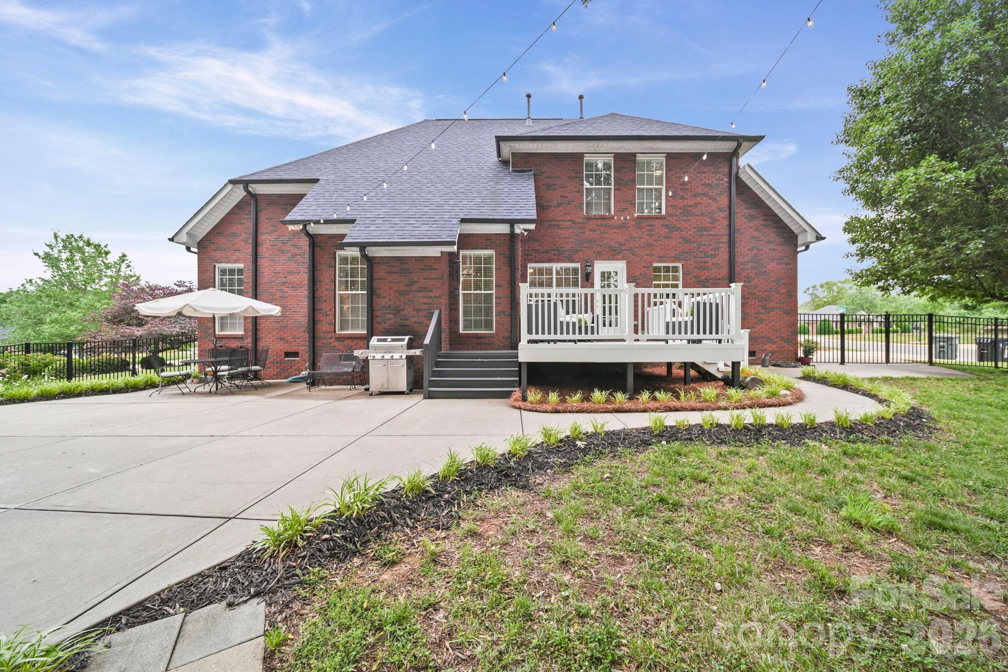 2820 Monterrey Lane #103 — Monroe