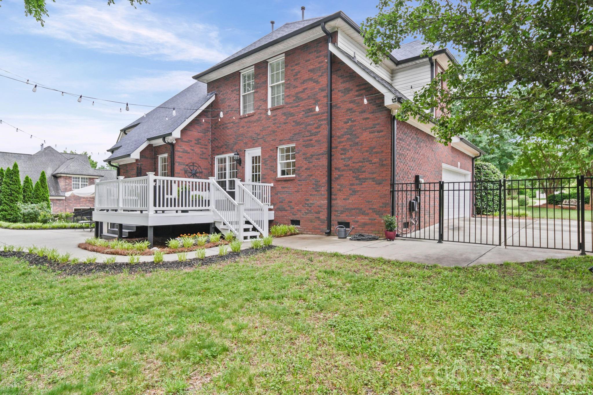 2820 Monterrey Lane #103 — Monroe