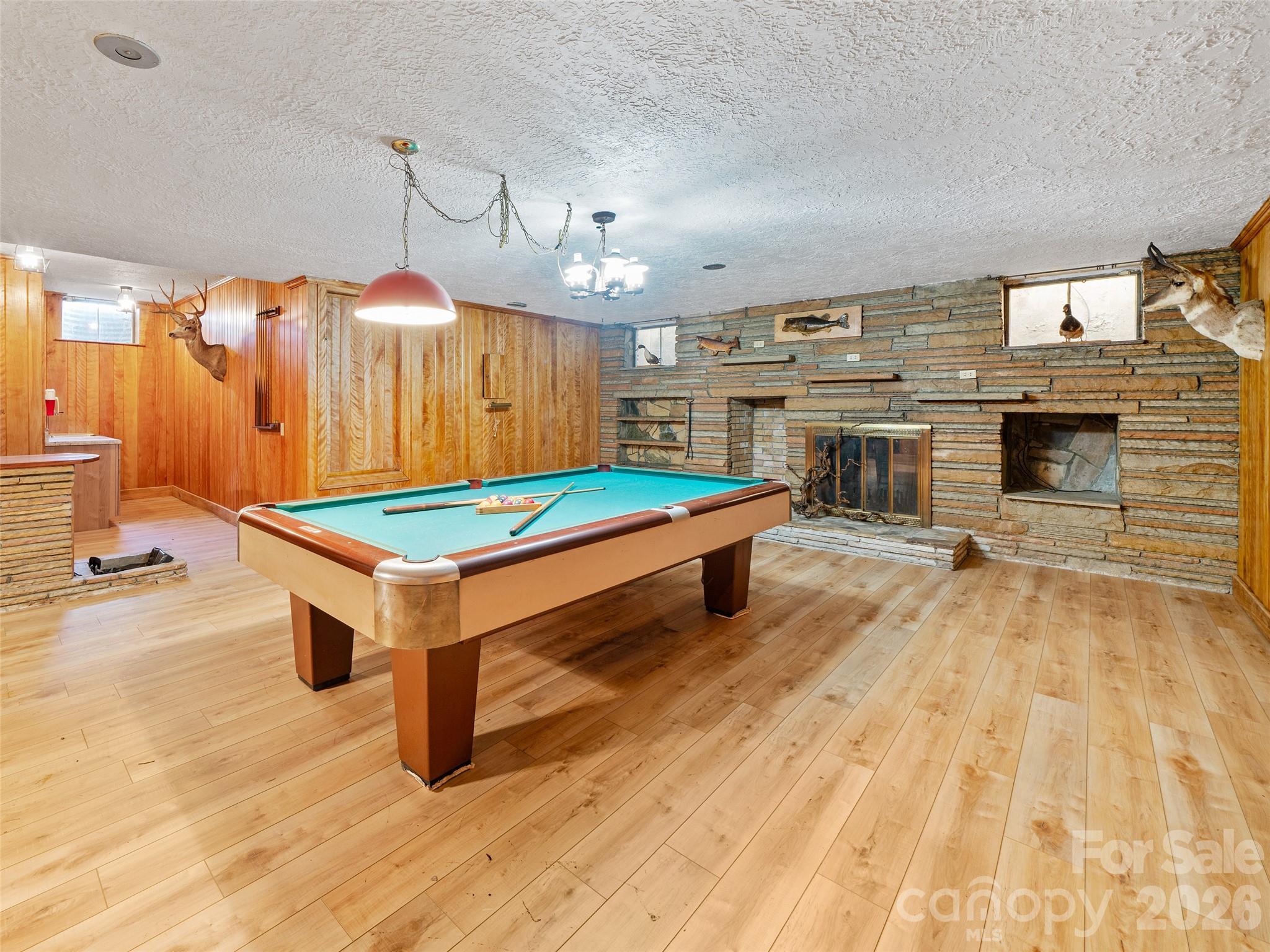 110 Crest View Road — Burnsville