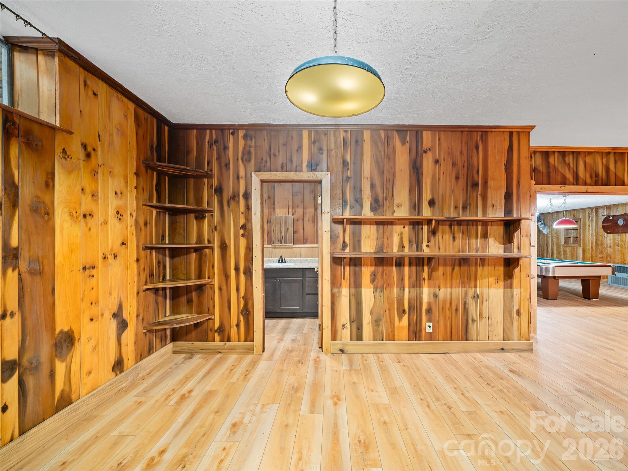 110 Crest View Road — Burnsville