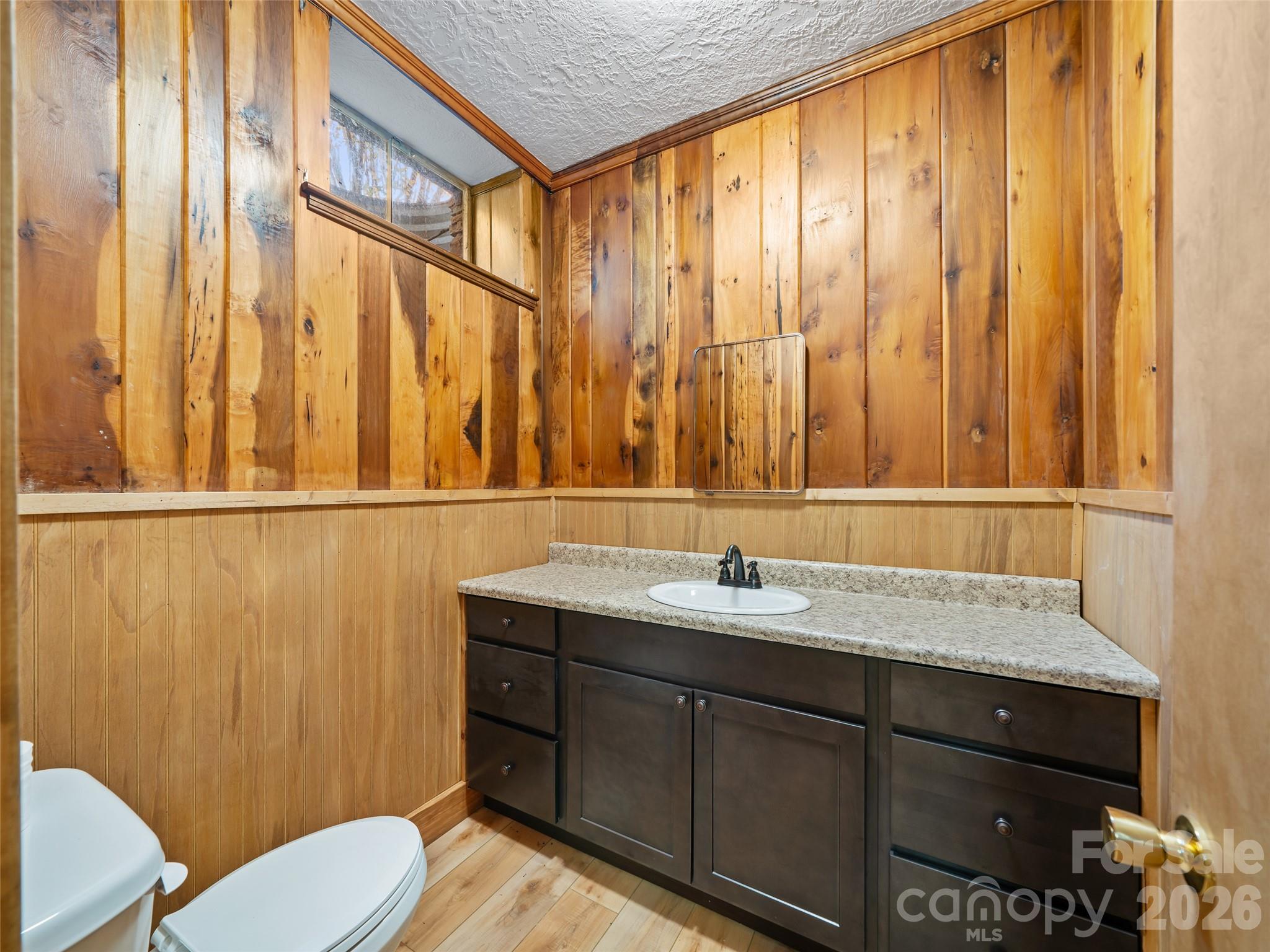 110 Crest View Road — Burnsville