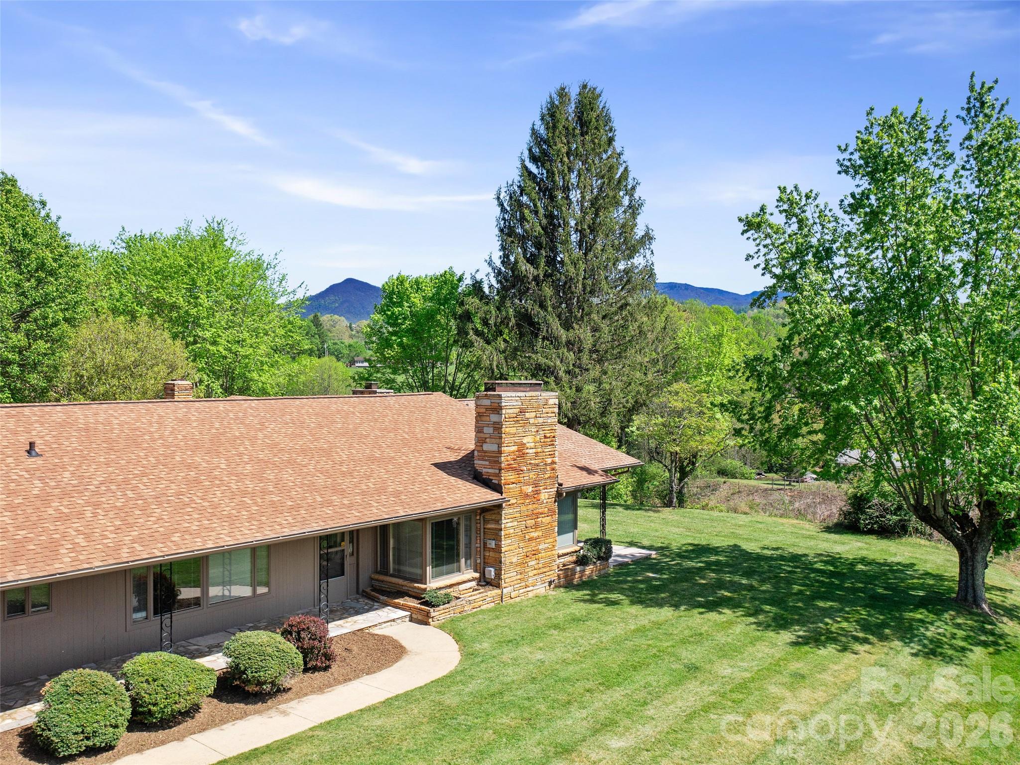 110 Crest View Road — Burnsville