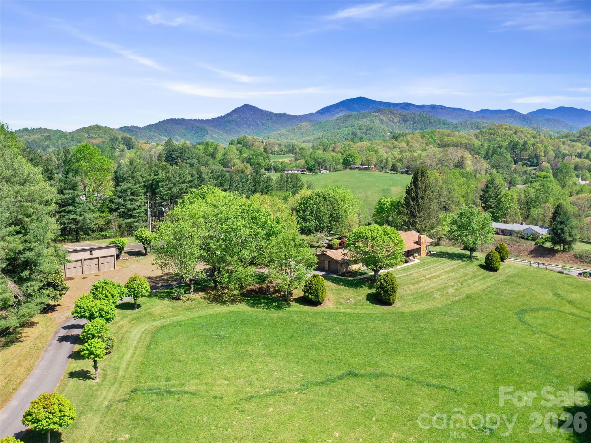 110 Crest View Road — Burnsville