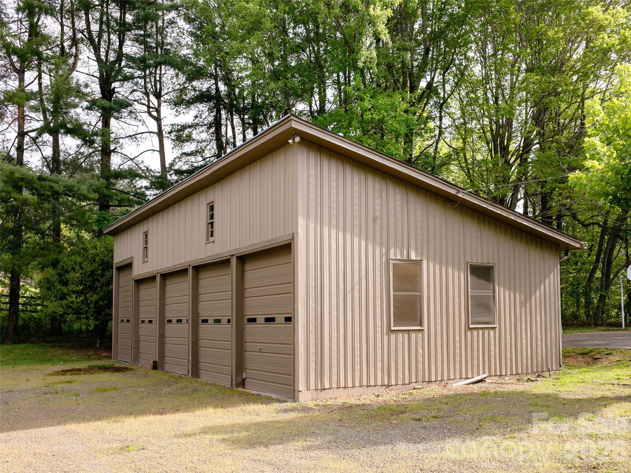 110 Crest View Road — Burnsville