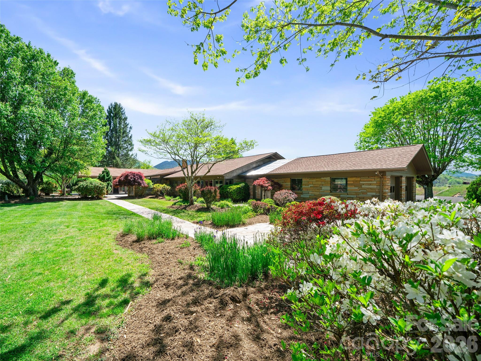 110 Crest View Road — Burnsville