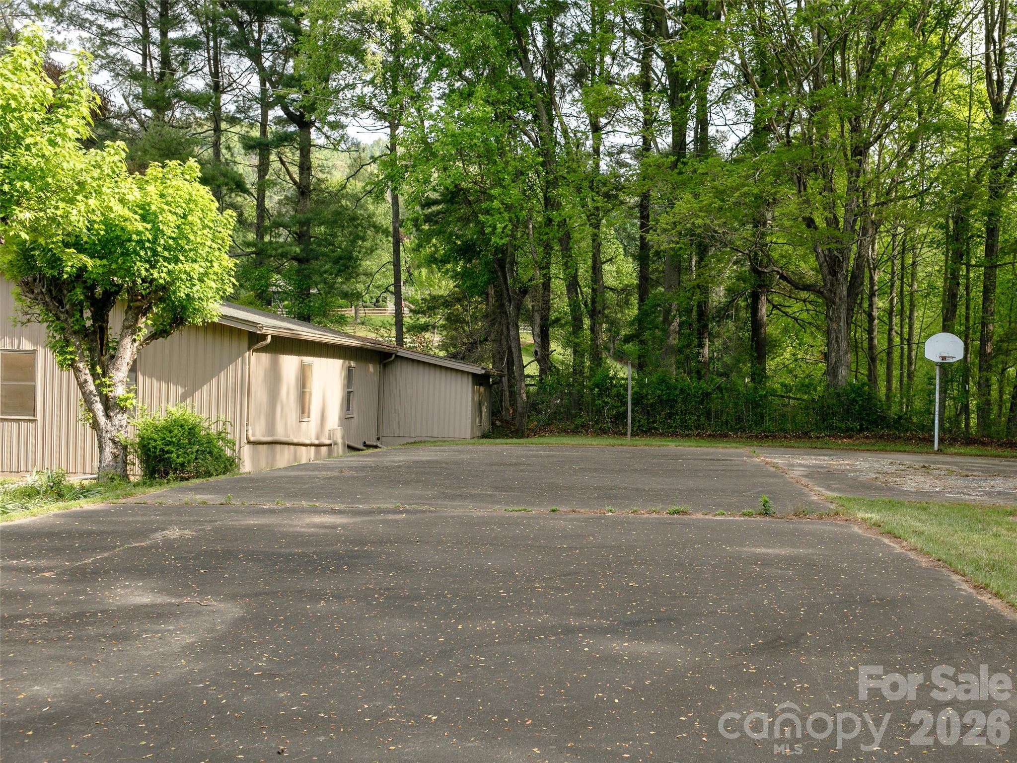 110 Crest View Road — Burnsville
