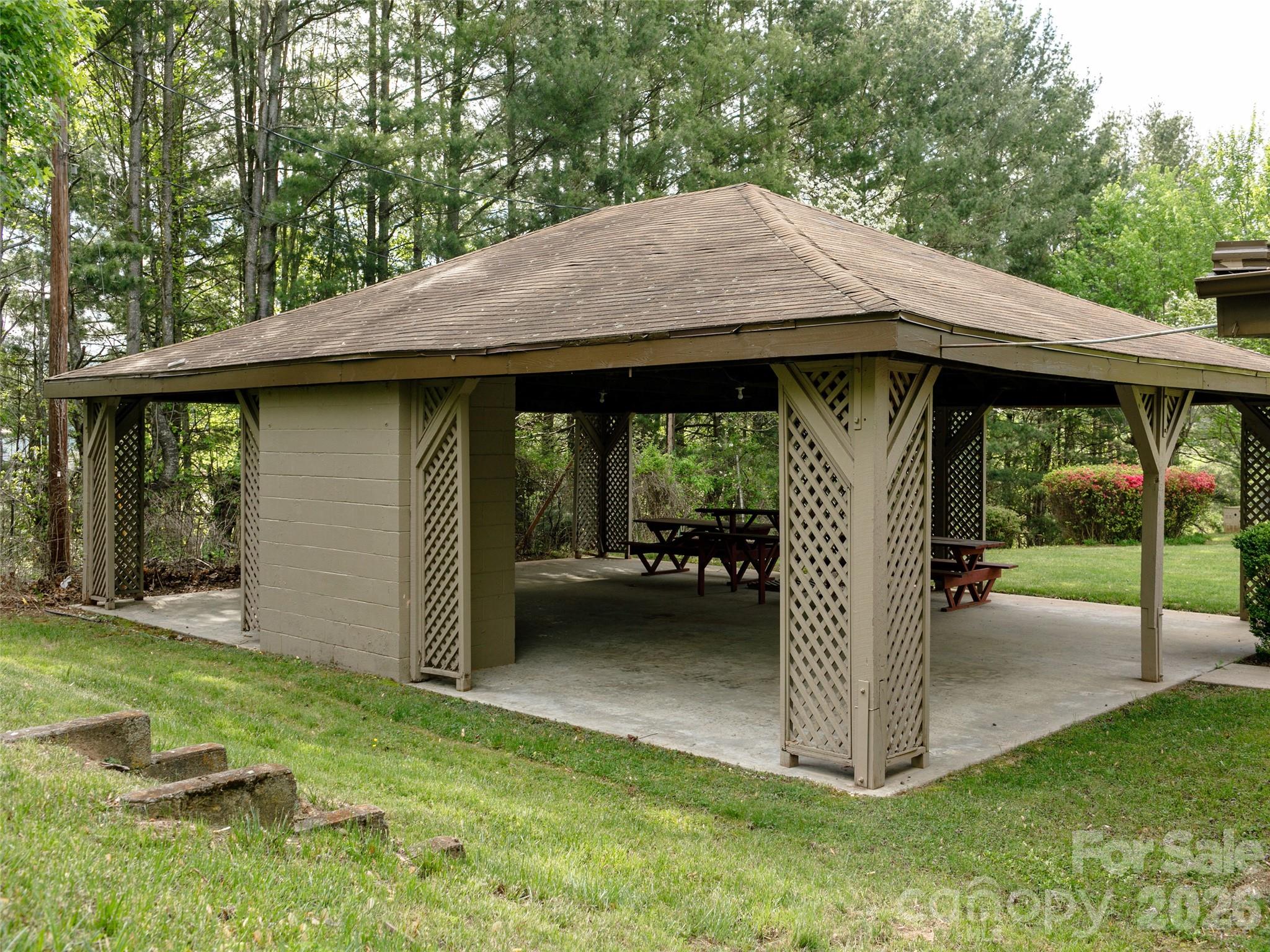 110 Crest View Road — Burnsville