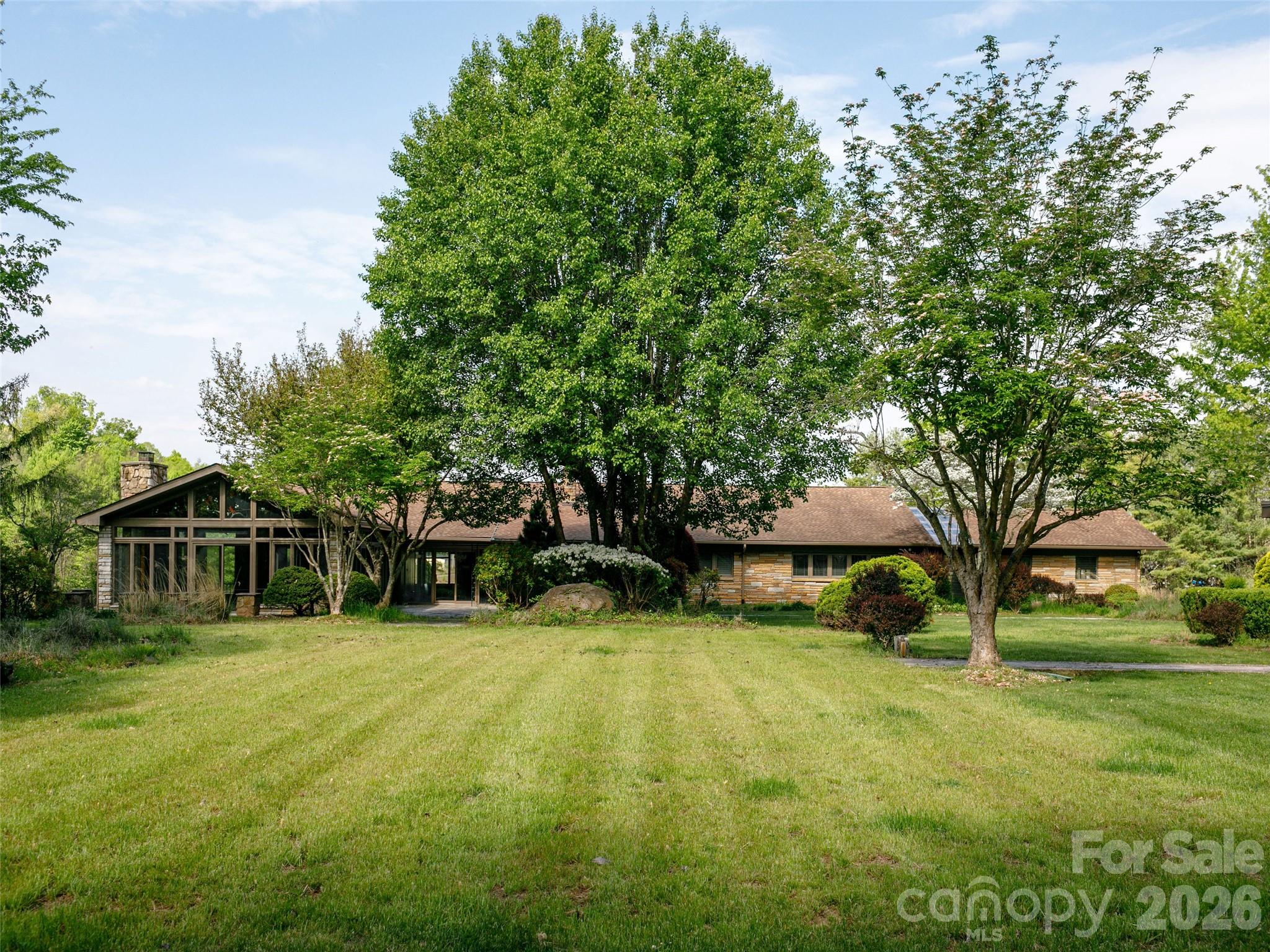 110 Crest View Road — Burnsville