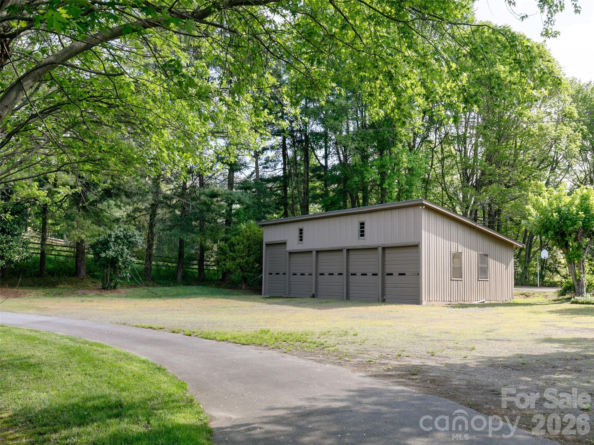 110 Crest View Road — Burnsville