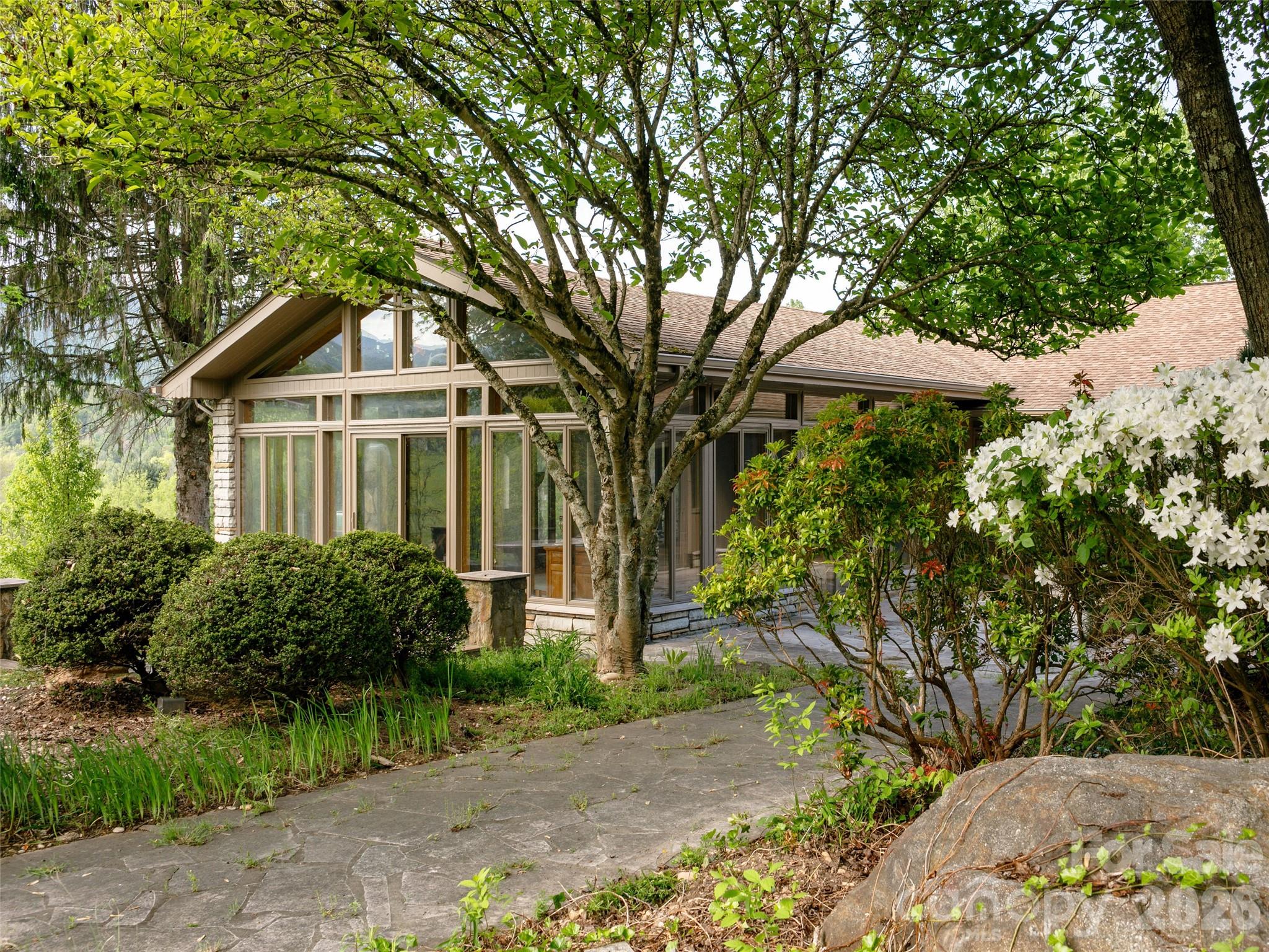 110 Crest View Road — Burnsville