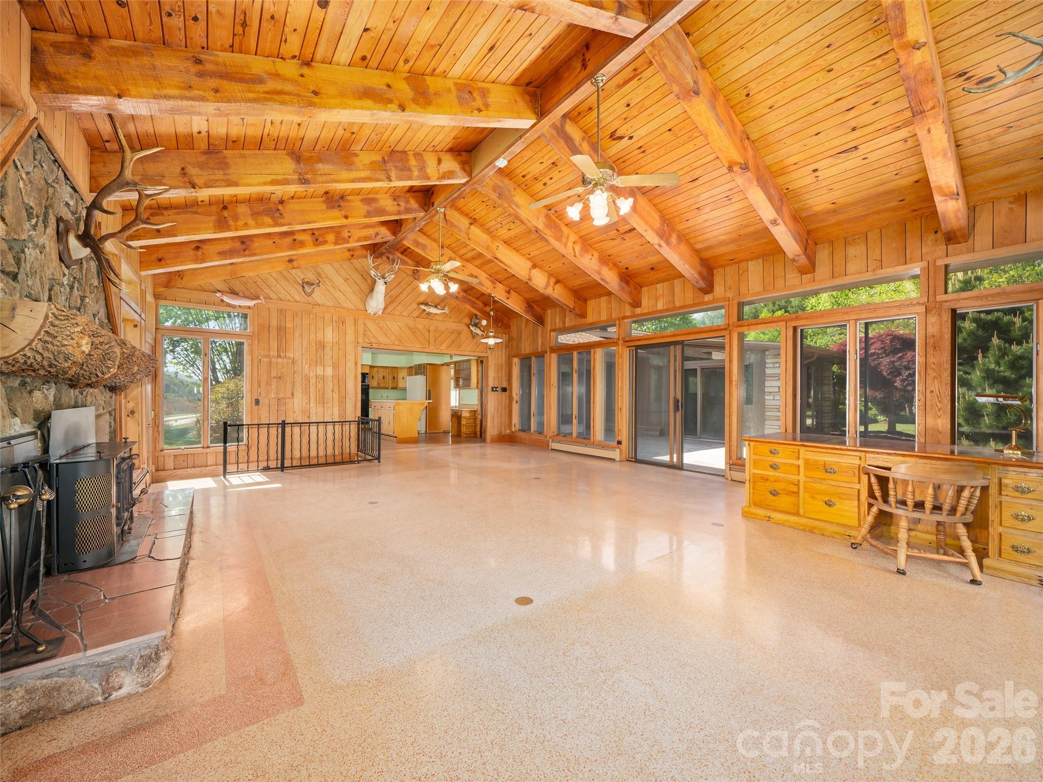 110 Crest View Road — Burnsville